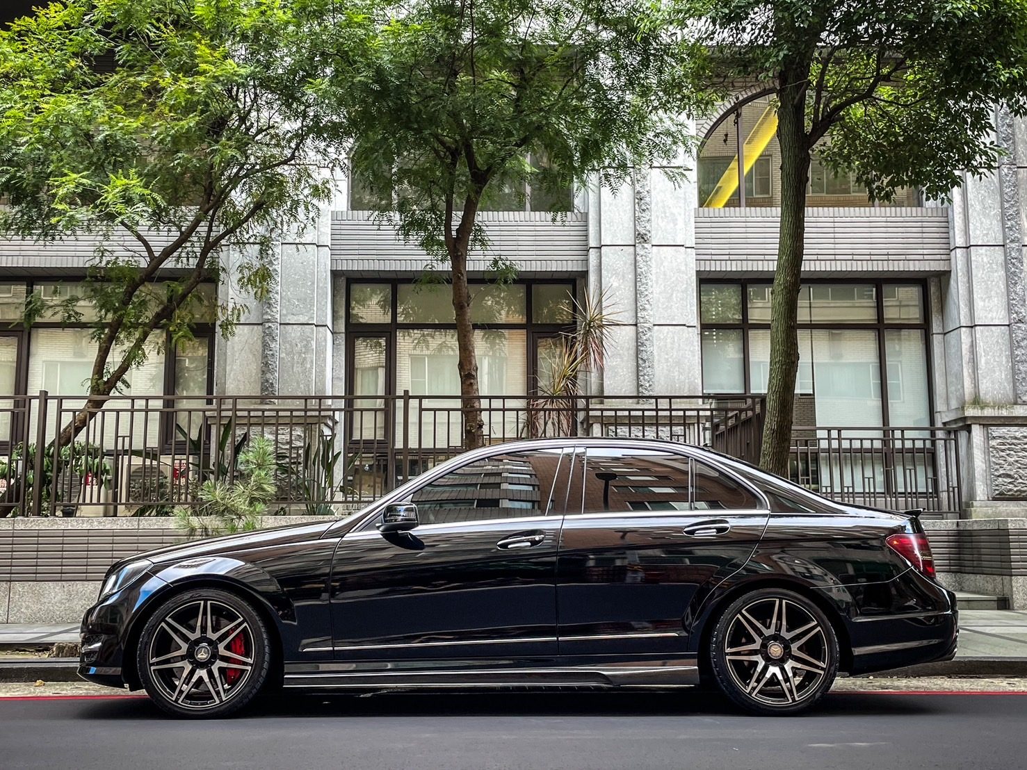 2013 Mercedes-Benz C250 Plus AMG C-Class Photo 3