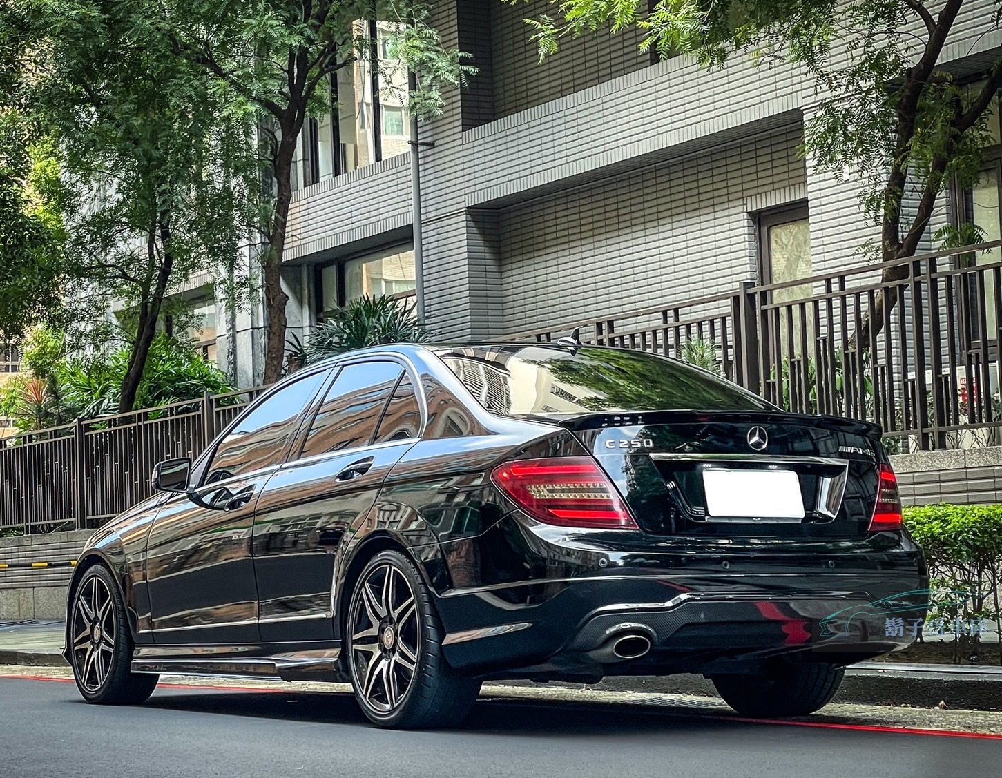 2013 Mercedes-Benz C250 Plus AMG C-Class Photo 4