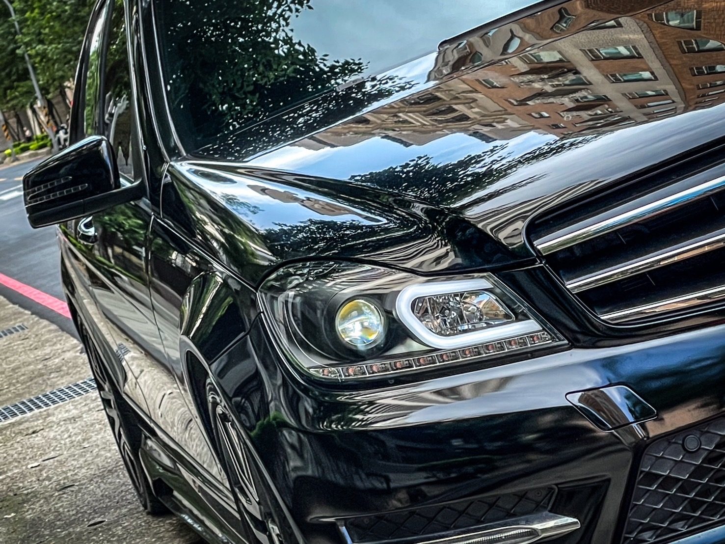 2013 Mercedes-Benz C250 Plus AMG C-Class Photo 2