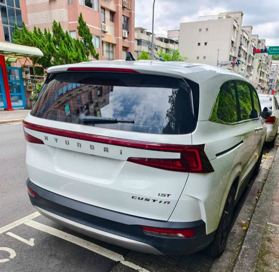 2022 HYUNDAI CUSTIN 1.5T 照片 2