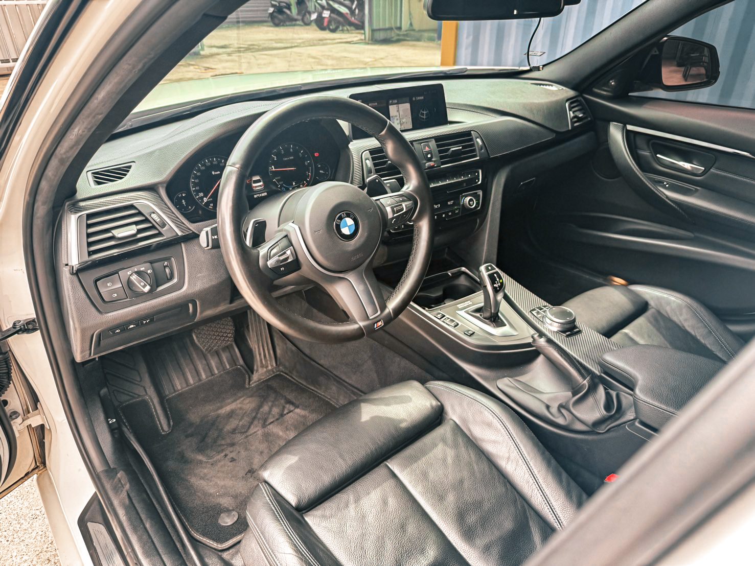 2018 BMW 320i M 3 Series Photo 5