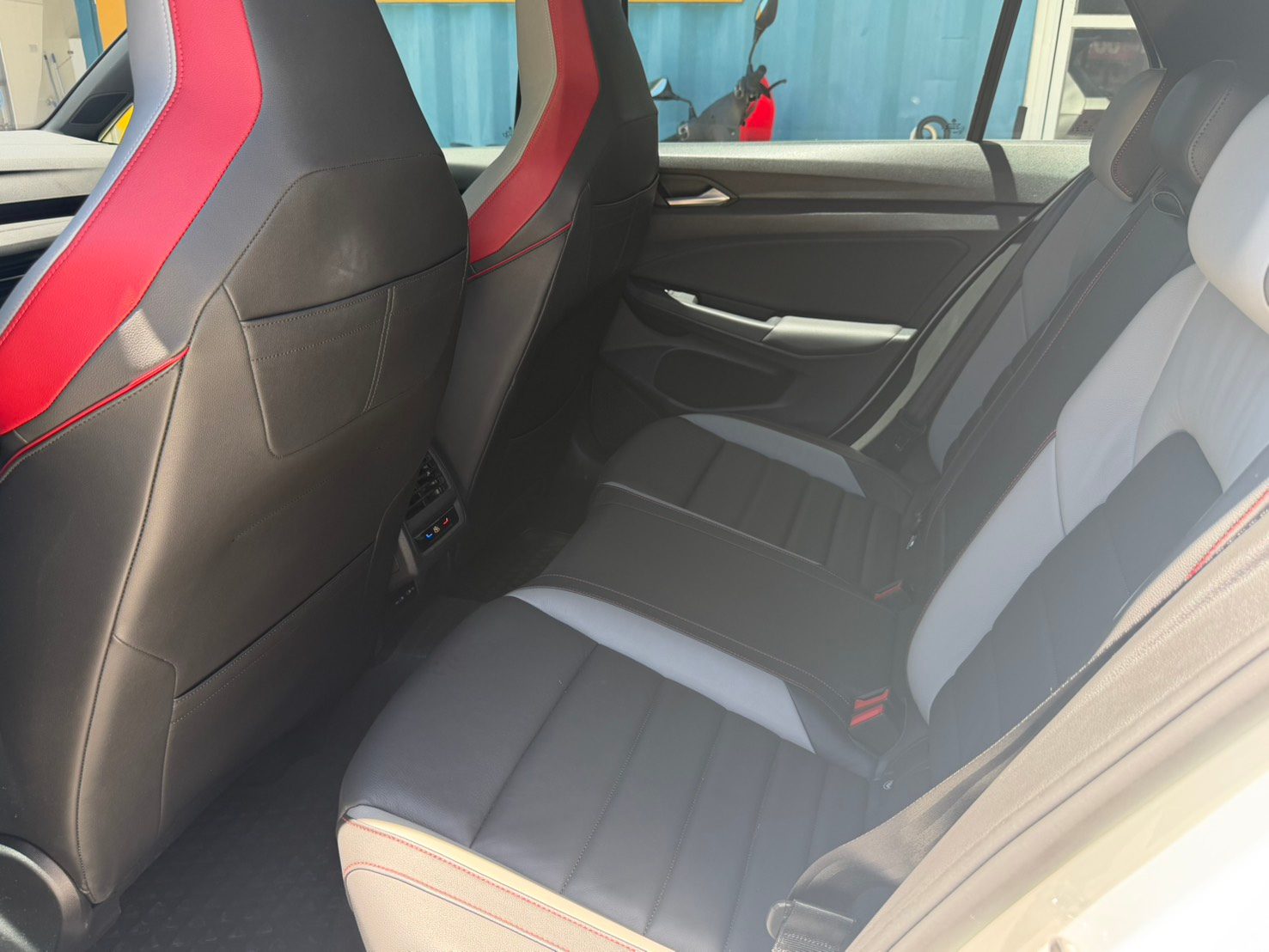 2021 Volkswagen GTI Photo 10