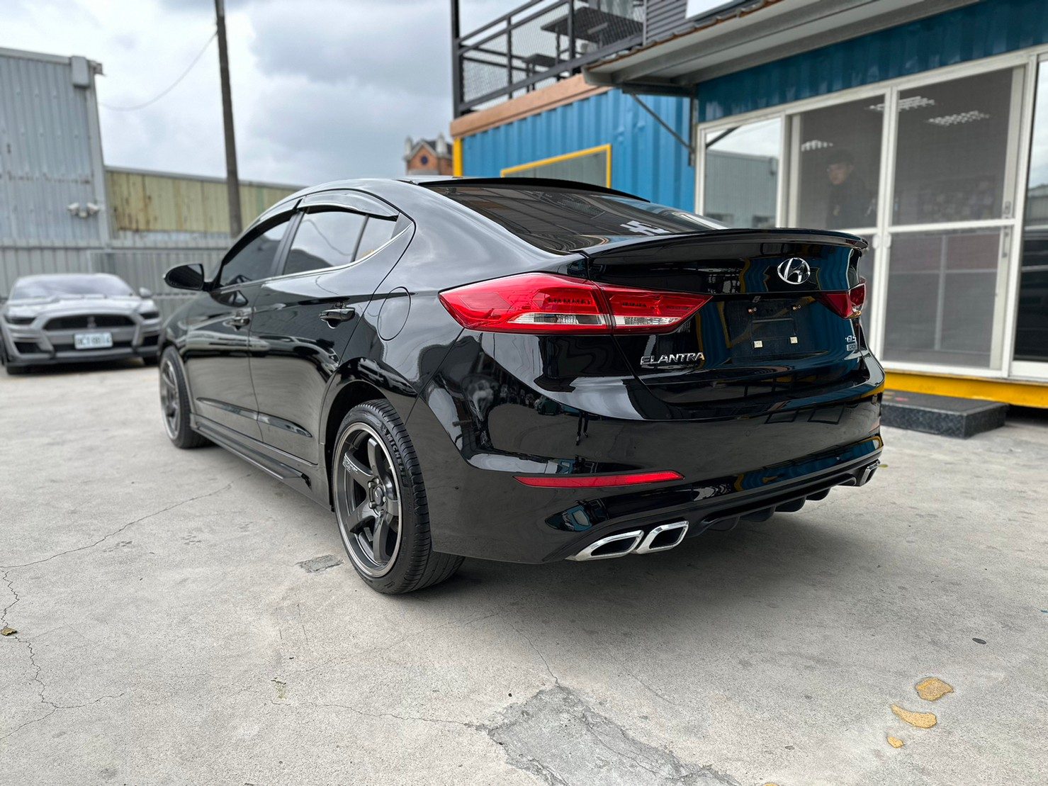 2017 Hyundai Elantra 柴 照片 3