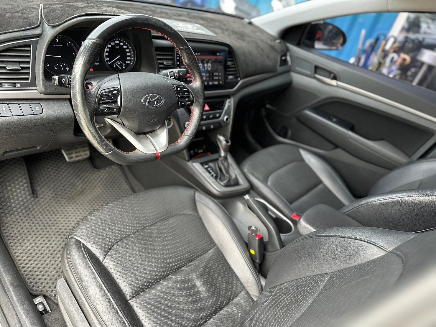 2017 Hyundai Elantra 柴 照片 9