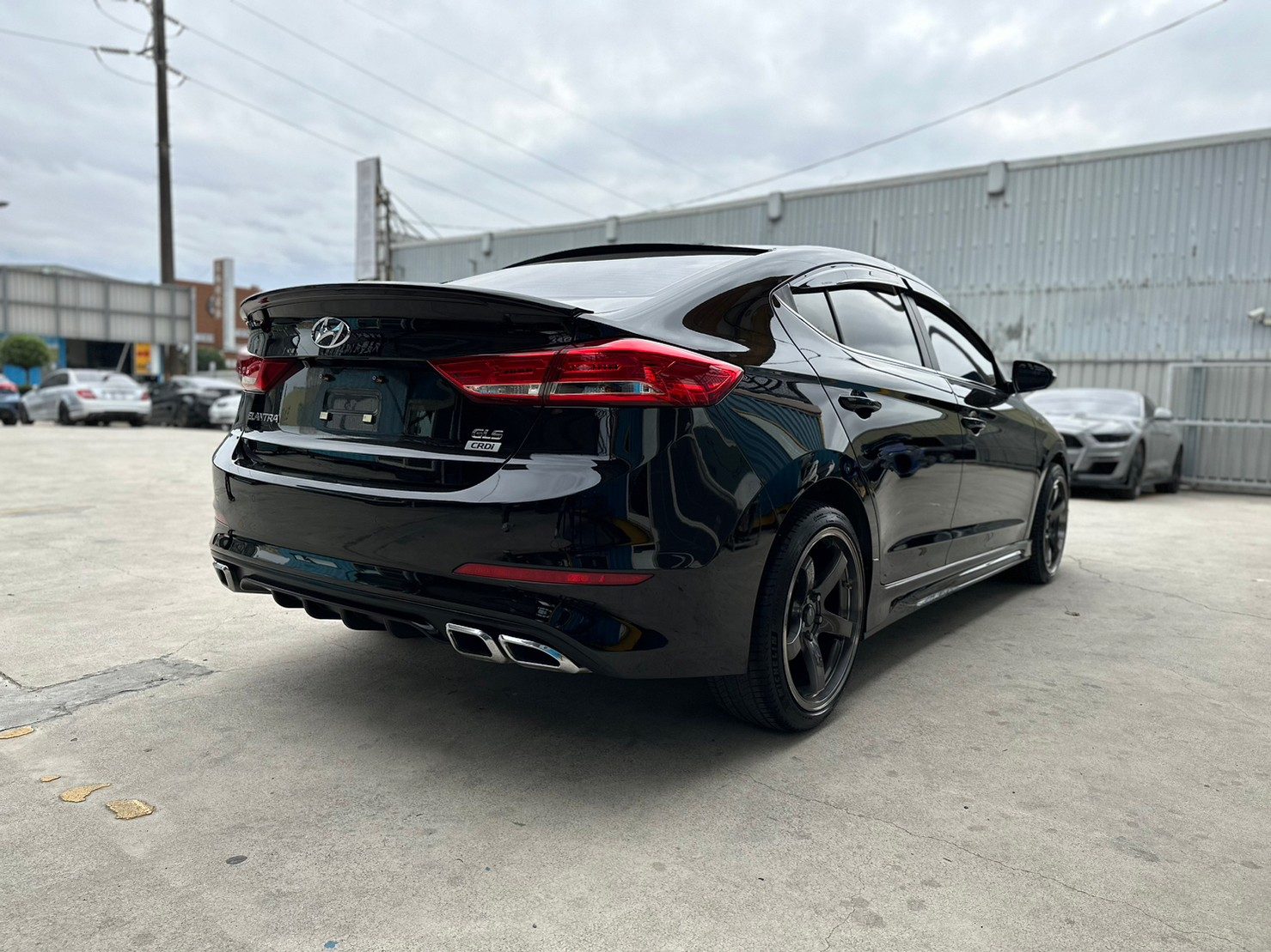 2017 Hyundai Elantra 柴 照片 4