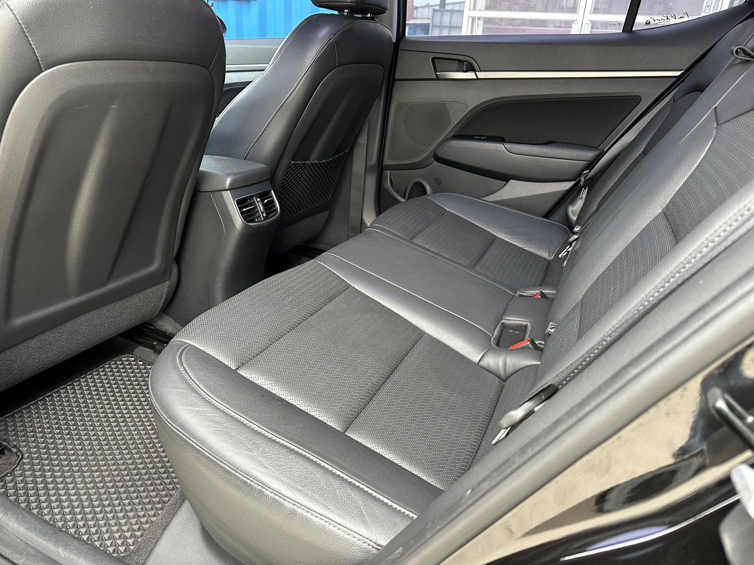 2017 Hyundai Elantra 柴 照片 6