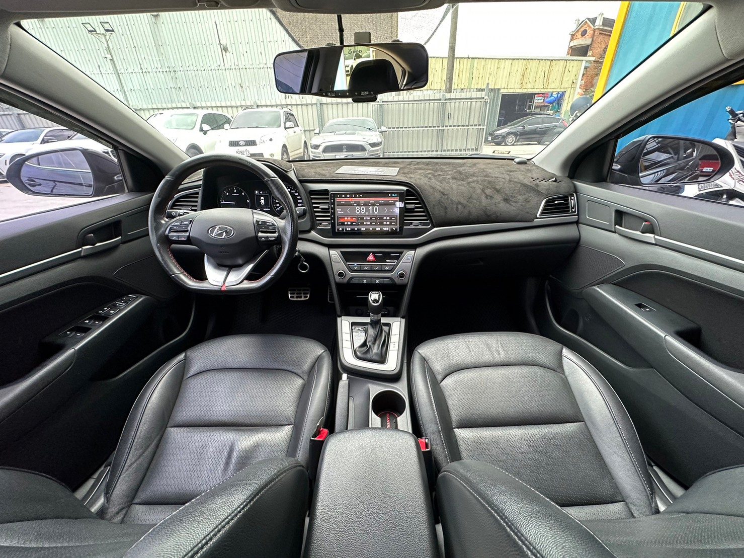 2017 Hyundai Elantra 柴 照片 8