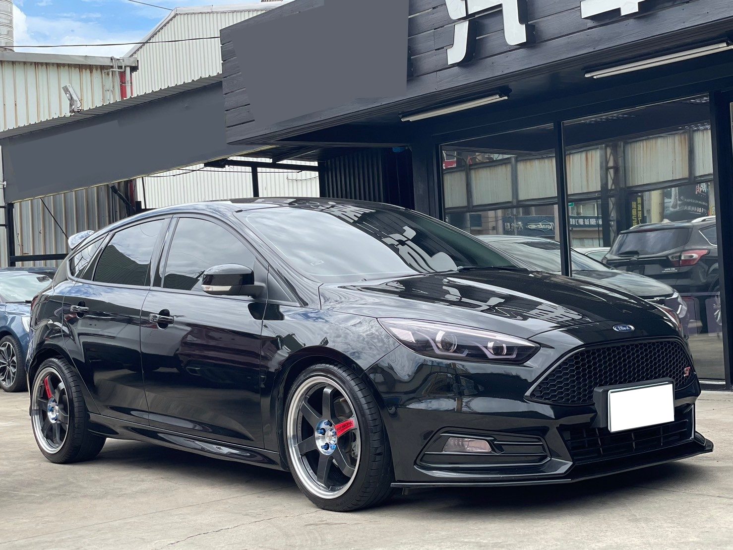 2017 Ford Focus RS Photo 2