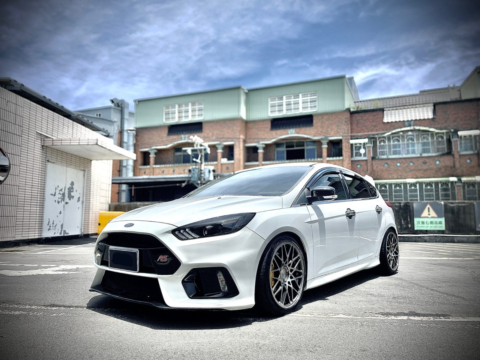 2016 Ford Focus RS Photo 2