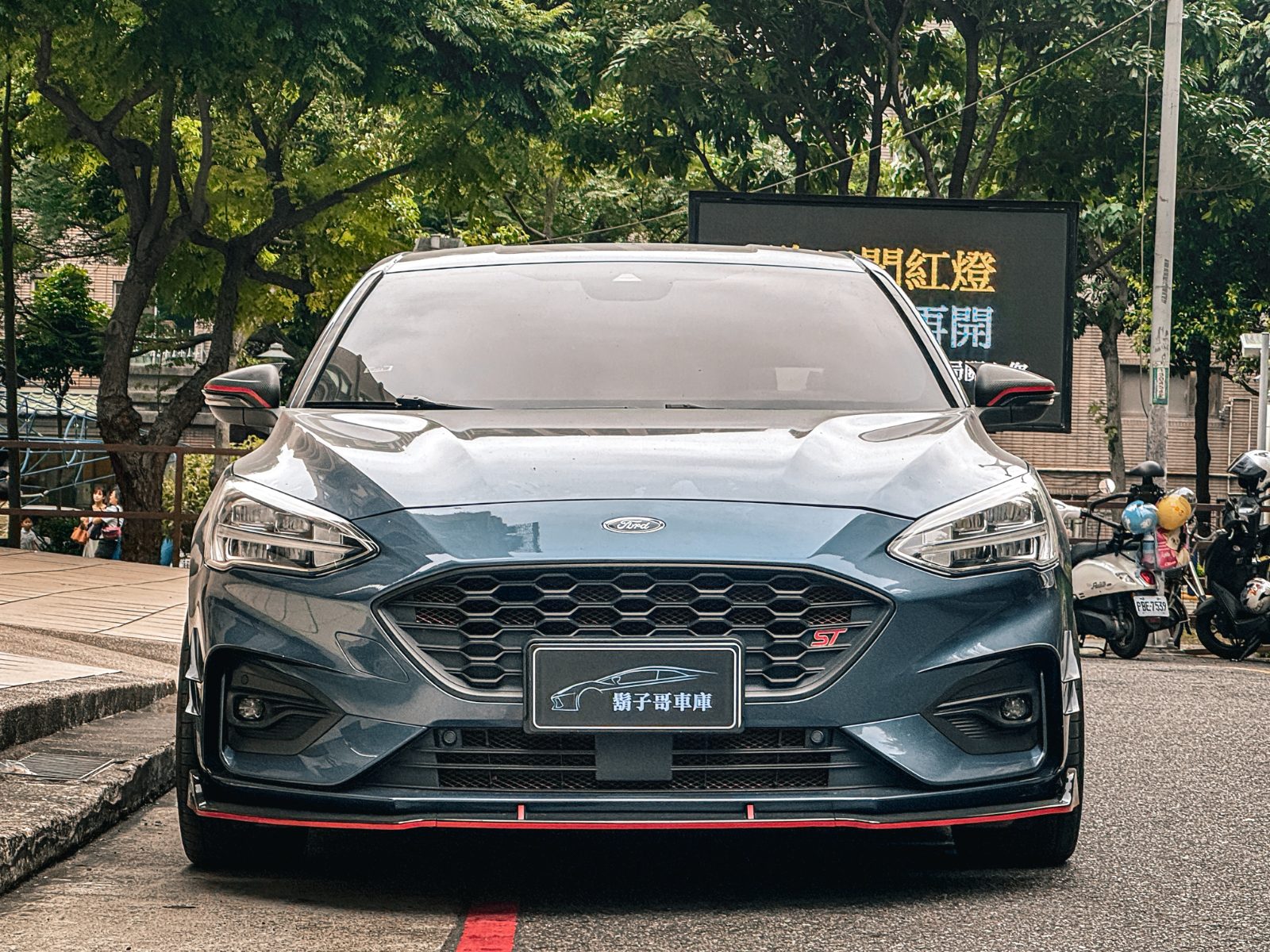 2019 Ford Focus ST-Line Photo 8