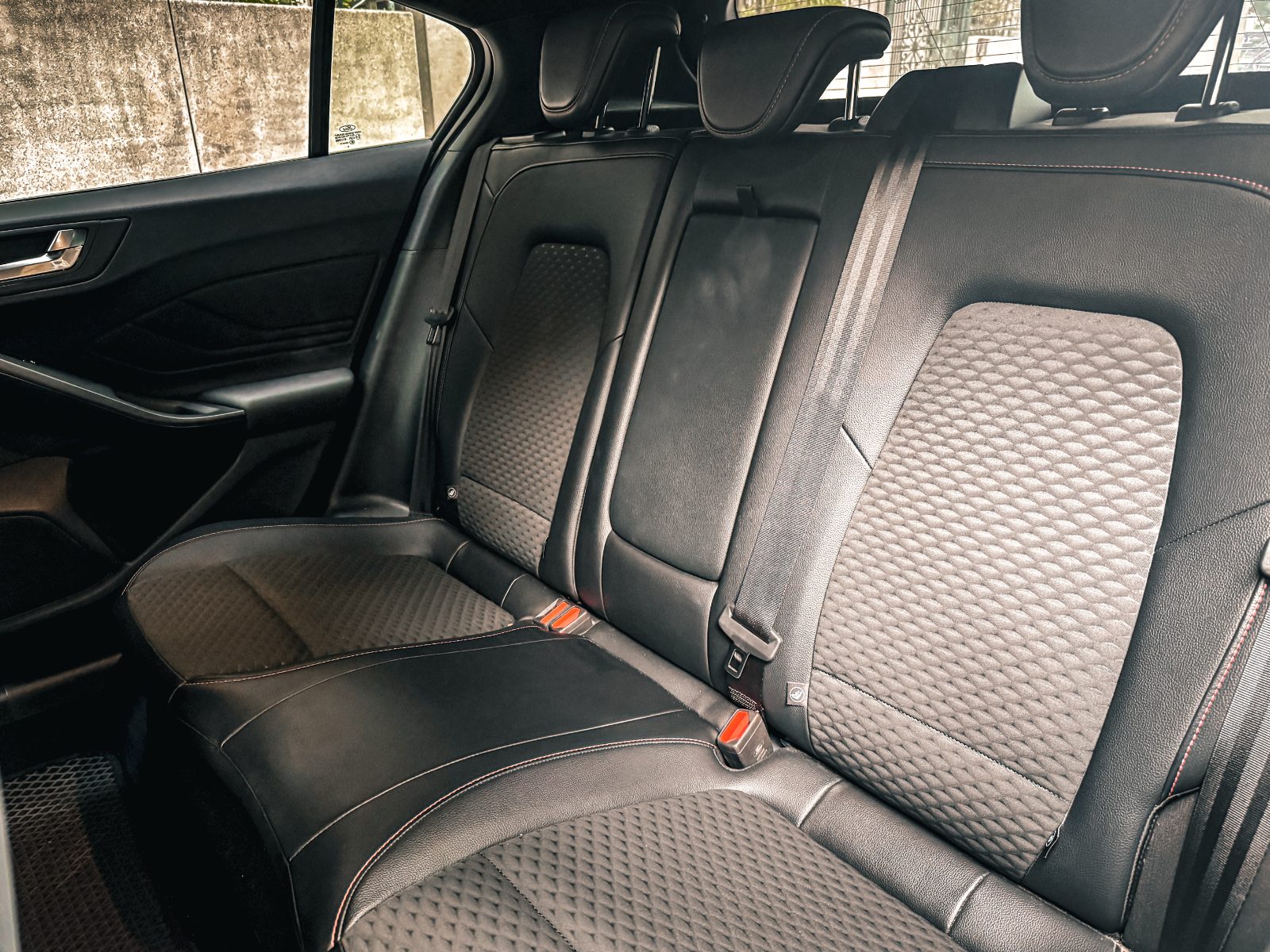 2019 Ford Focus ST-Line Photo 11