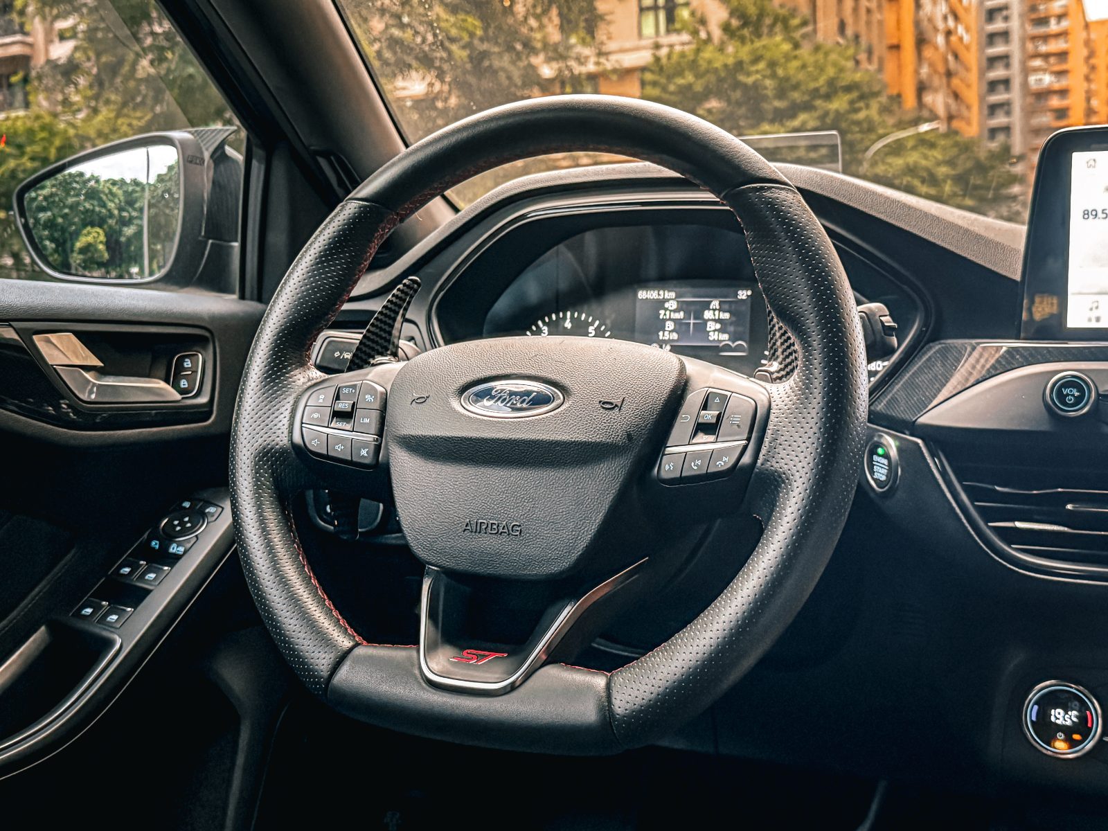 2019 Ford Focus ST-Line Photo 9
