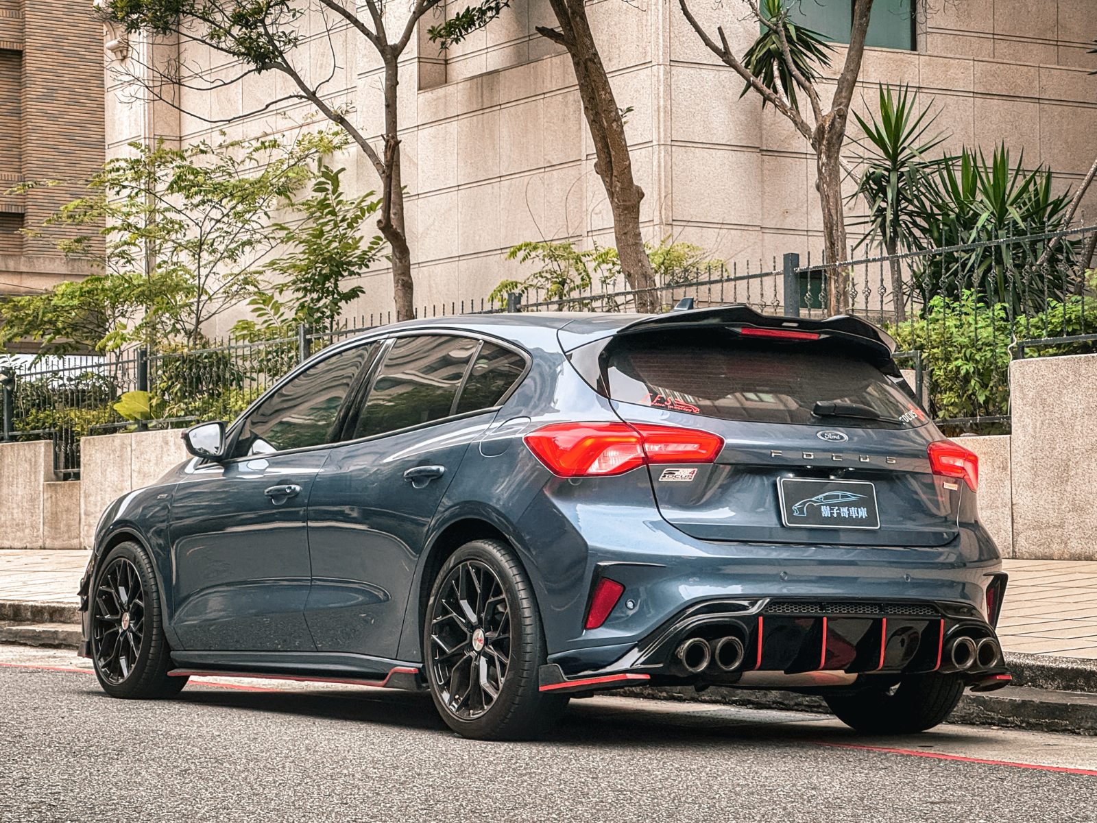 2019 Ford Focus ST-Line Photo 3