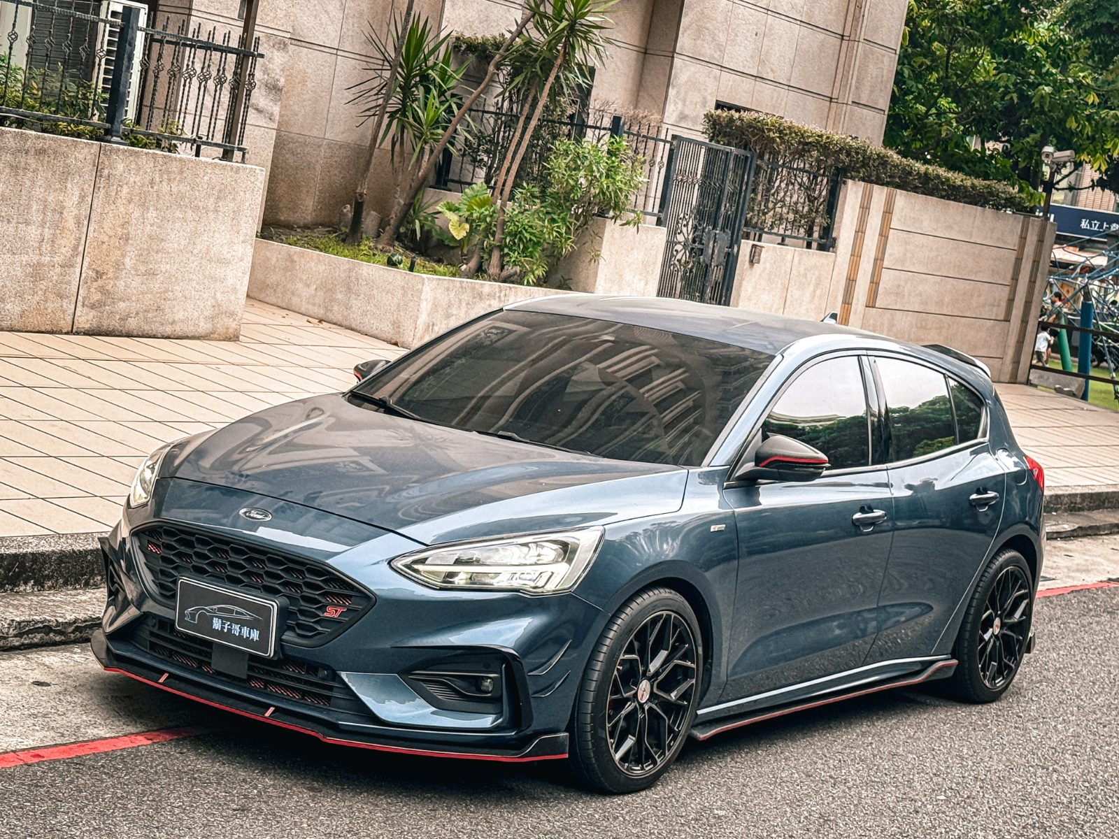 2019 Ford Focus ST-Line Photo 1