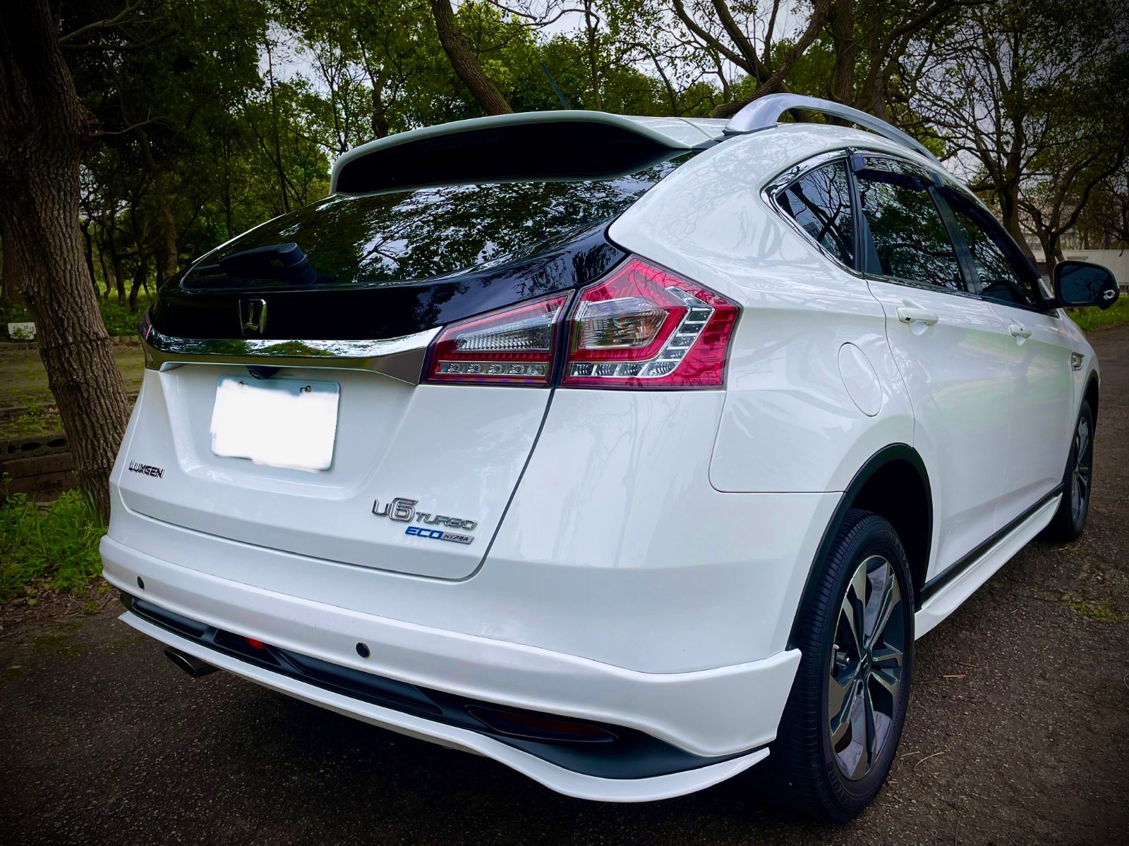 2016 Luxgen U6 ECO Photo 2