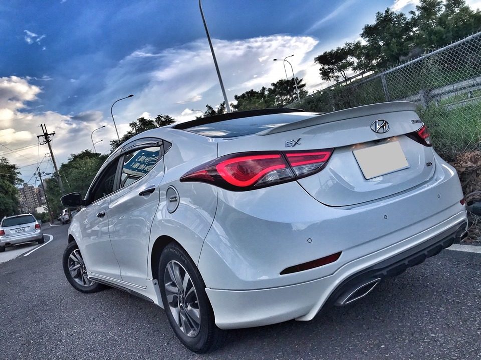 2015 Hyundai ELANTRA 1.8 Photo 2
