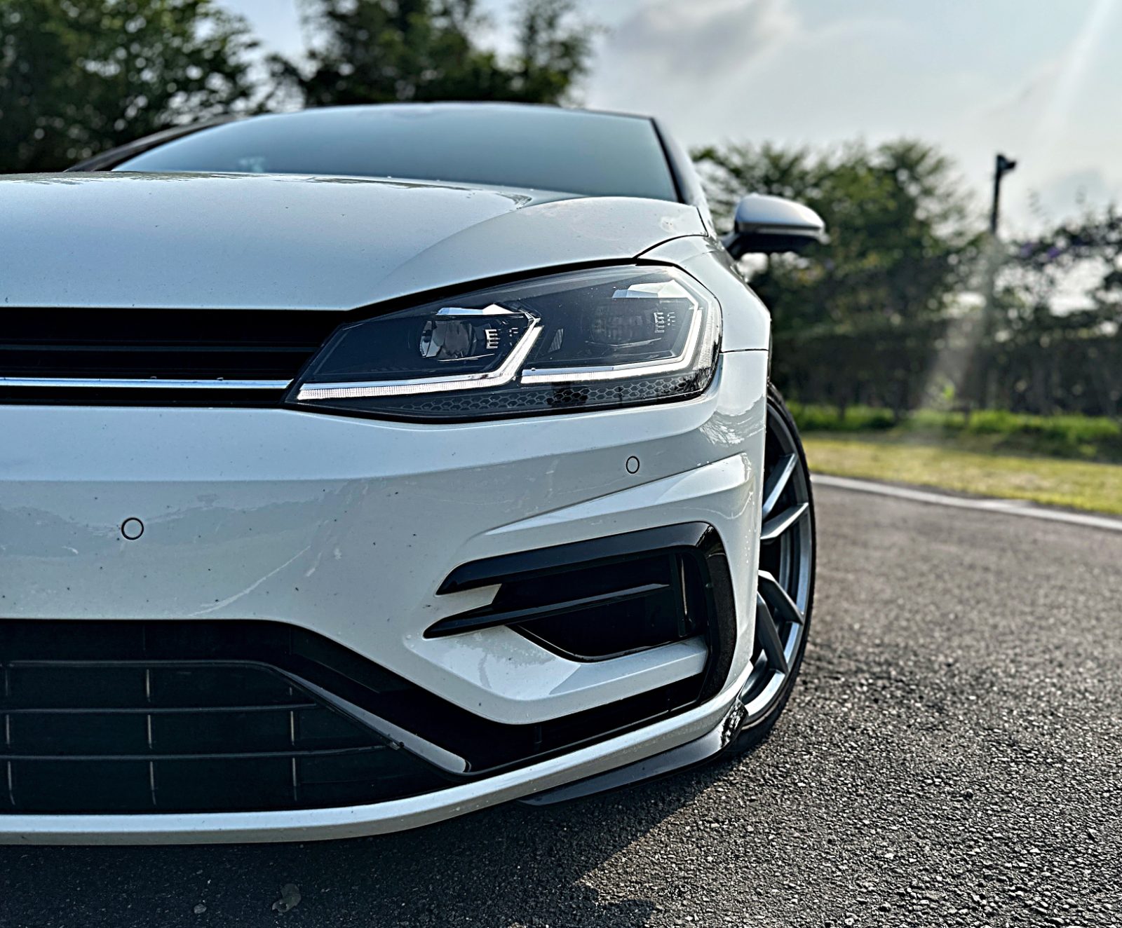 2018 Volkswagen Gofl R Golf R Photo 2