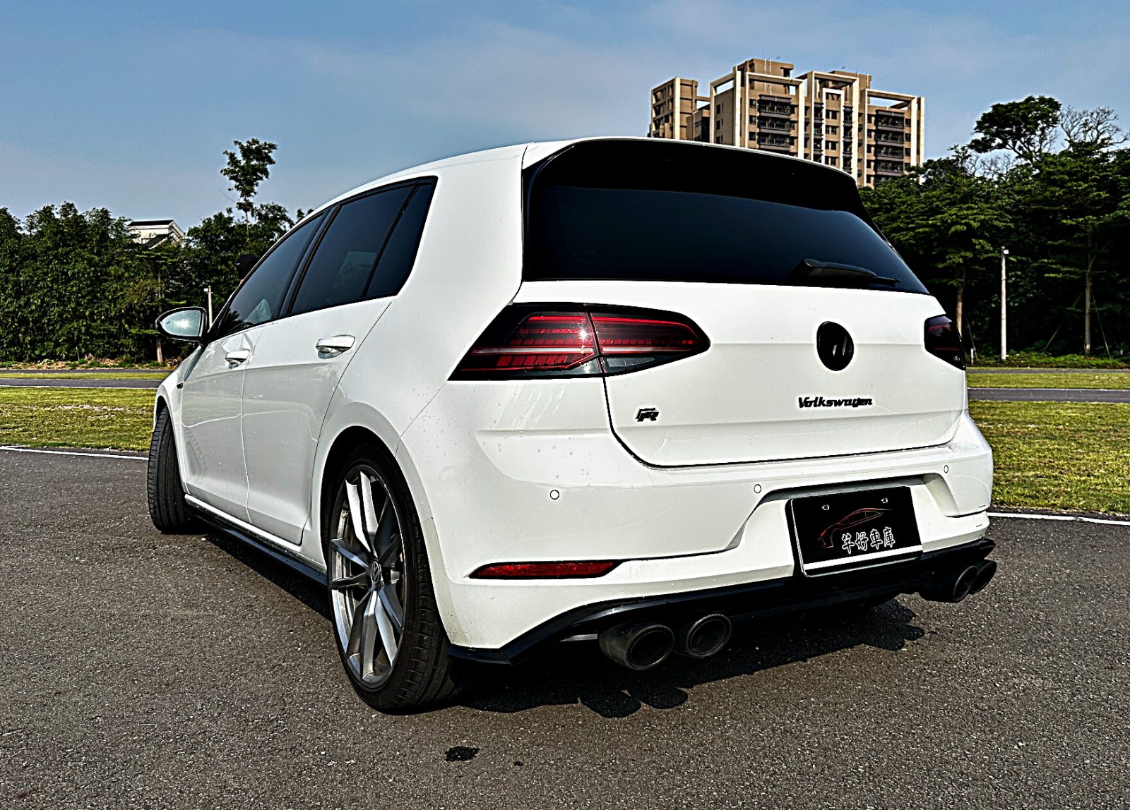 2018 Volkswagen Gofl R Golf R Photo 4