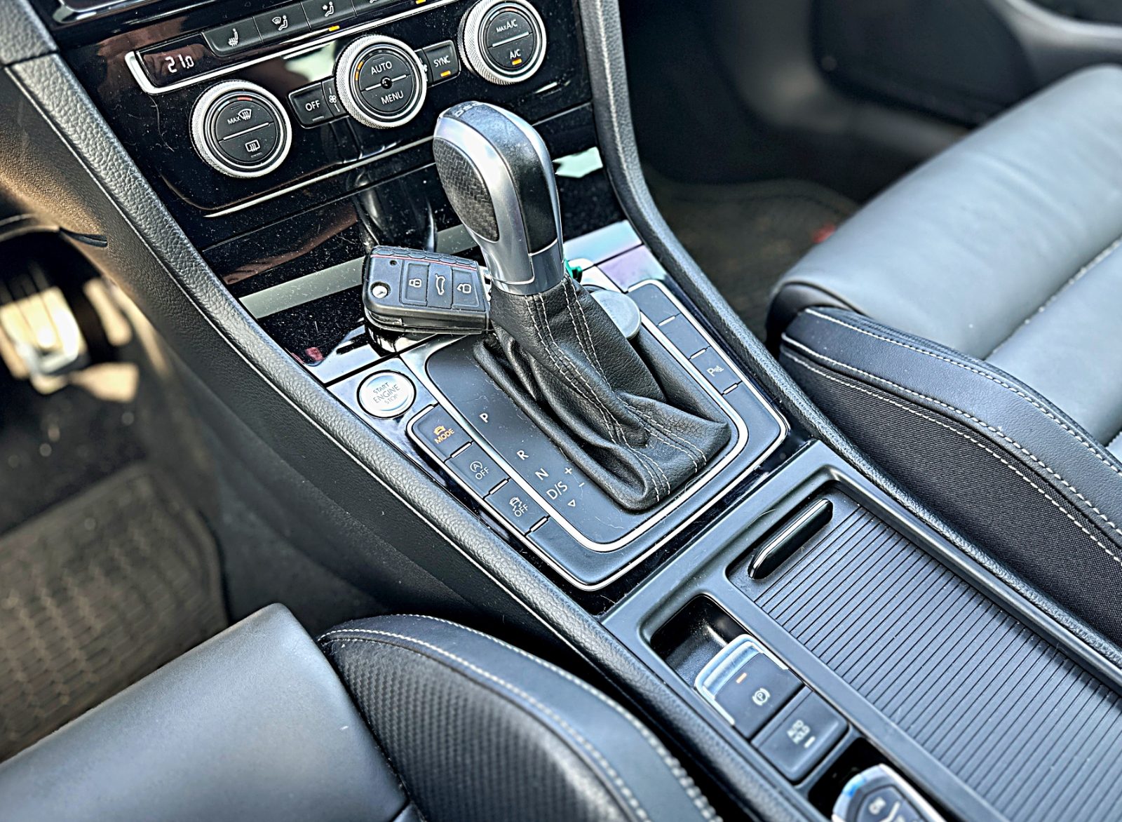2018 Volkswagen Gofl R Golf R Photo 17