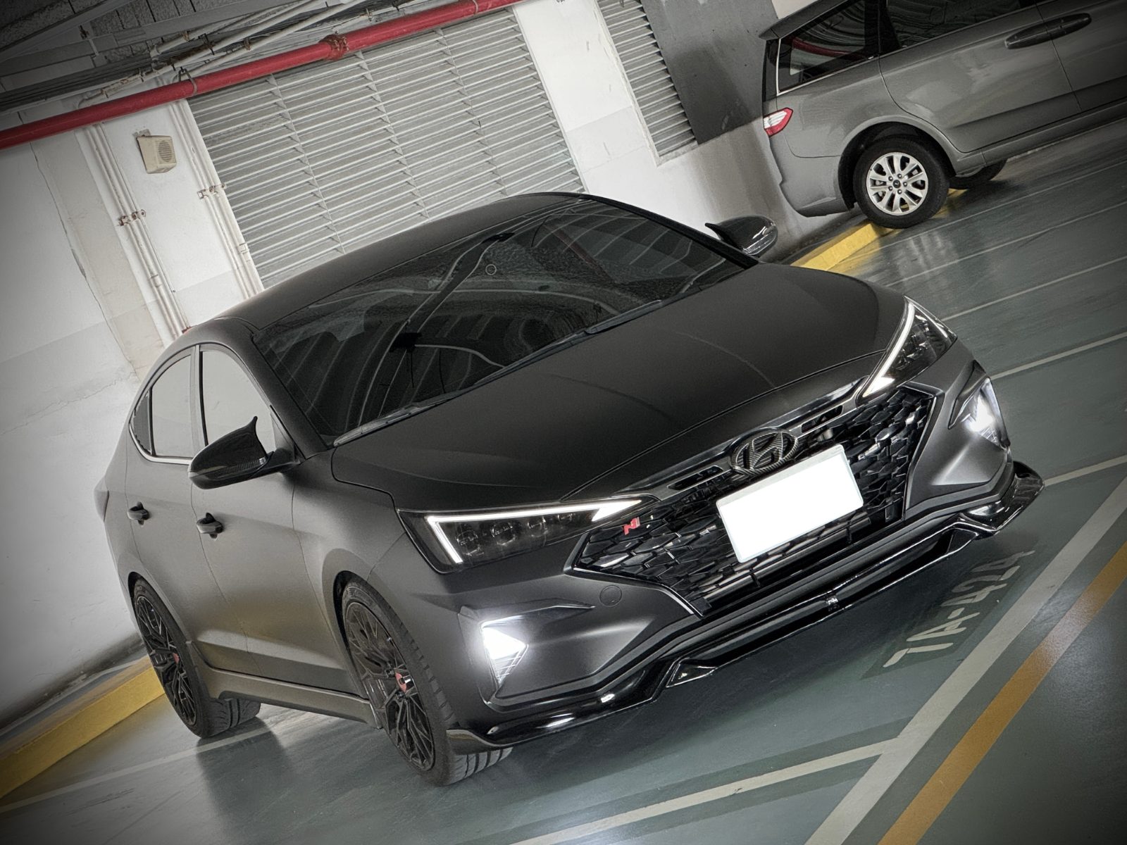 2019 Hyundai Elantra Sport Photo 2