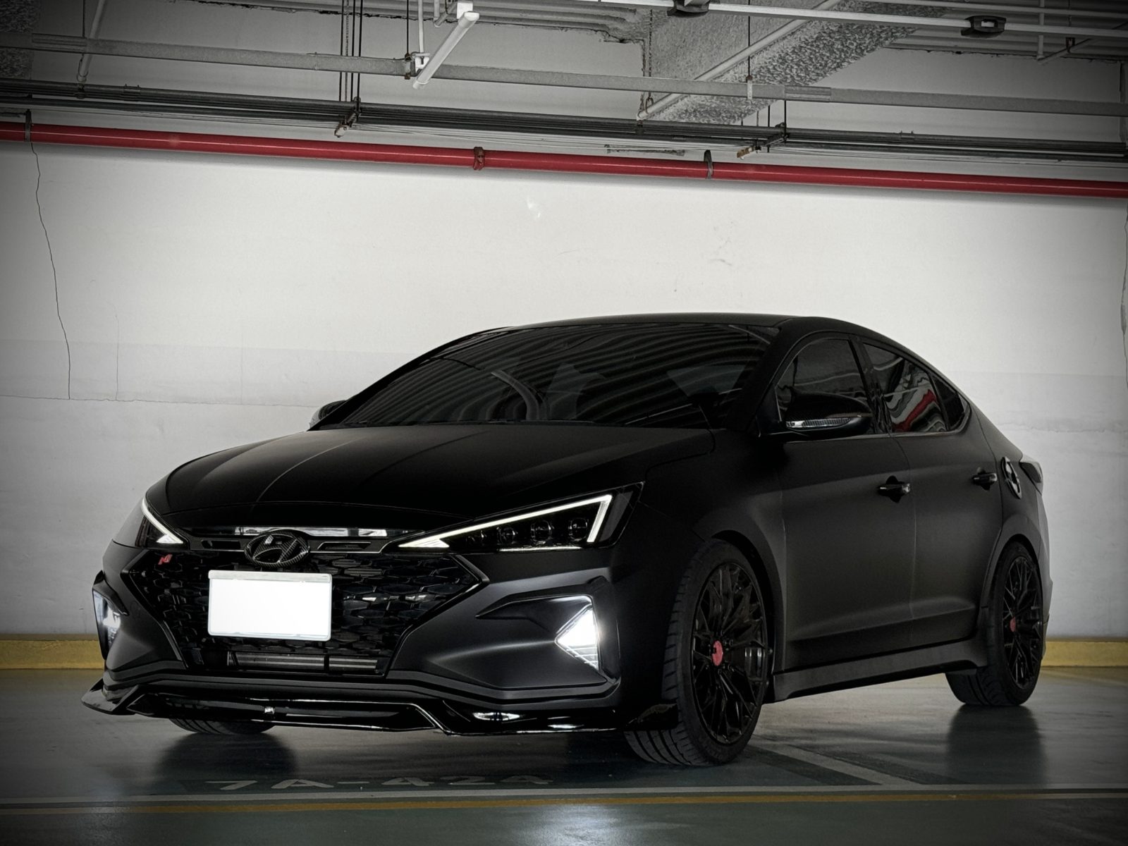 2019 Hyundai Elantra Sport Photo 3