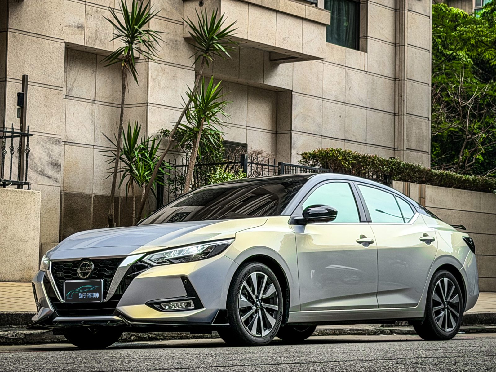 2021 Nissan Photo 1