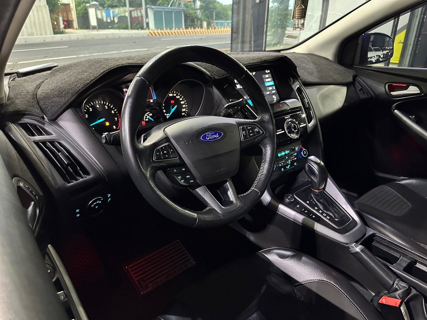 2017 Ford Focus 1.5 頂 照片 8