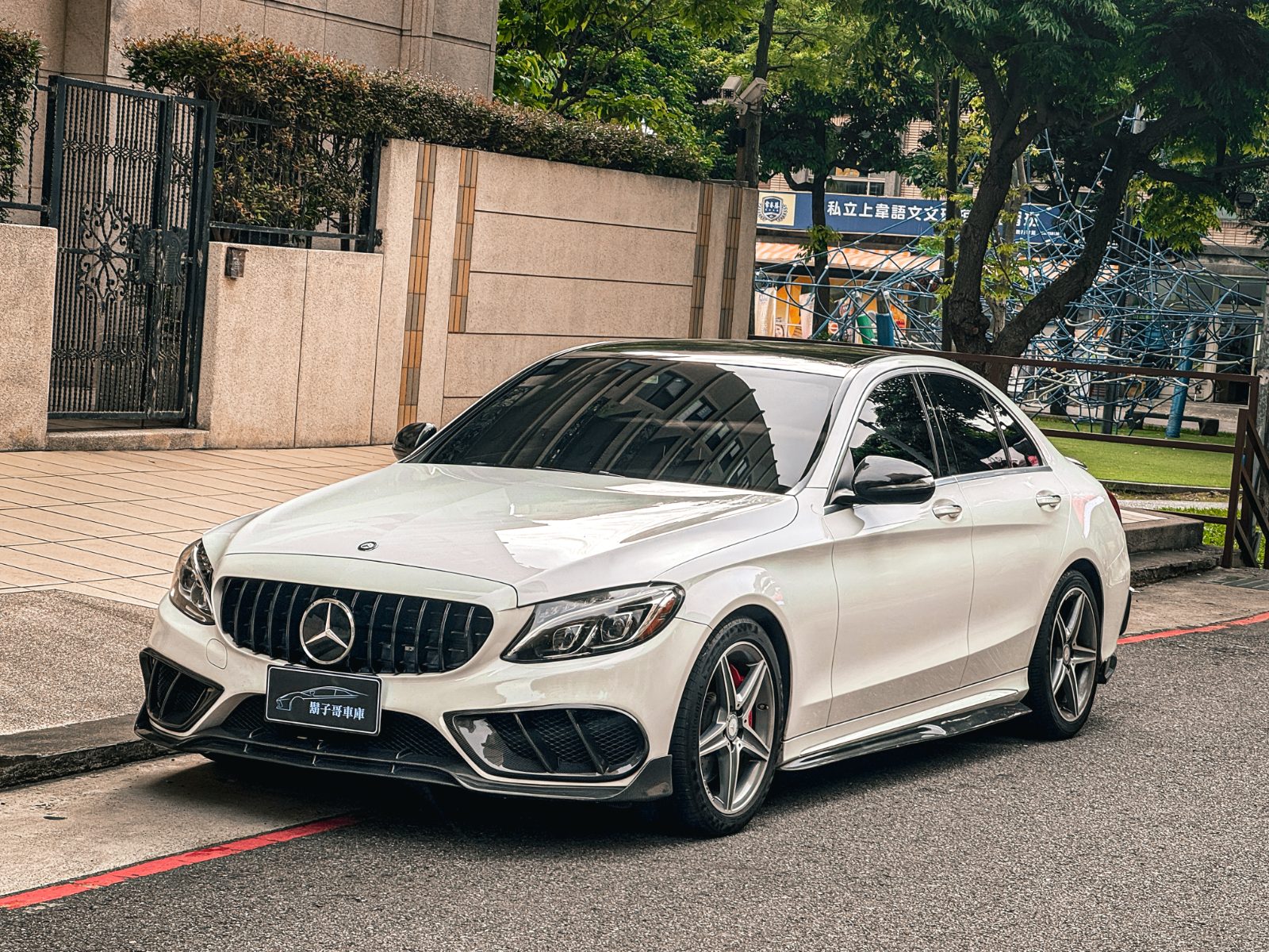 2015 Mercedes-Benz C300 Photo 2
