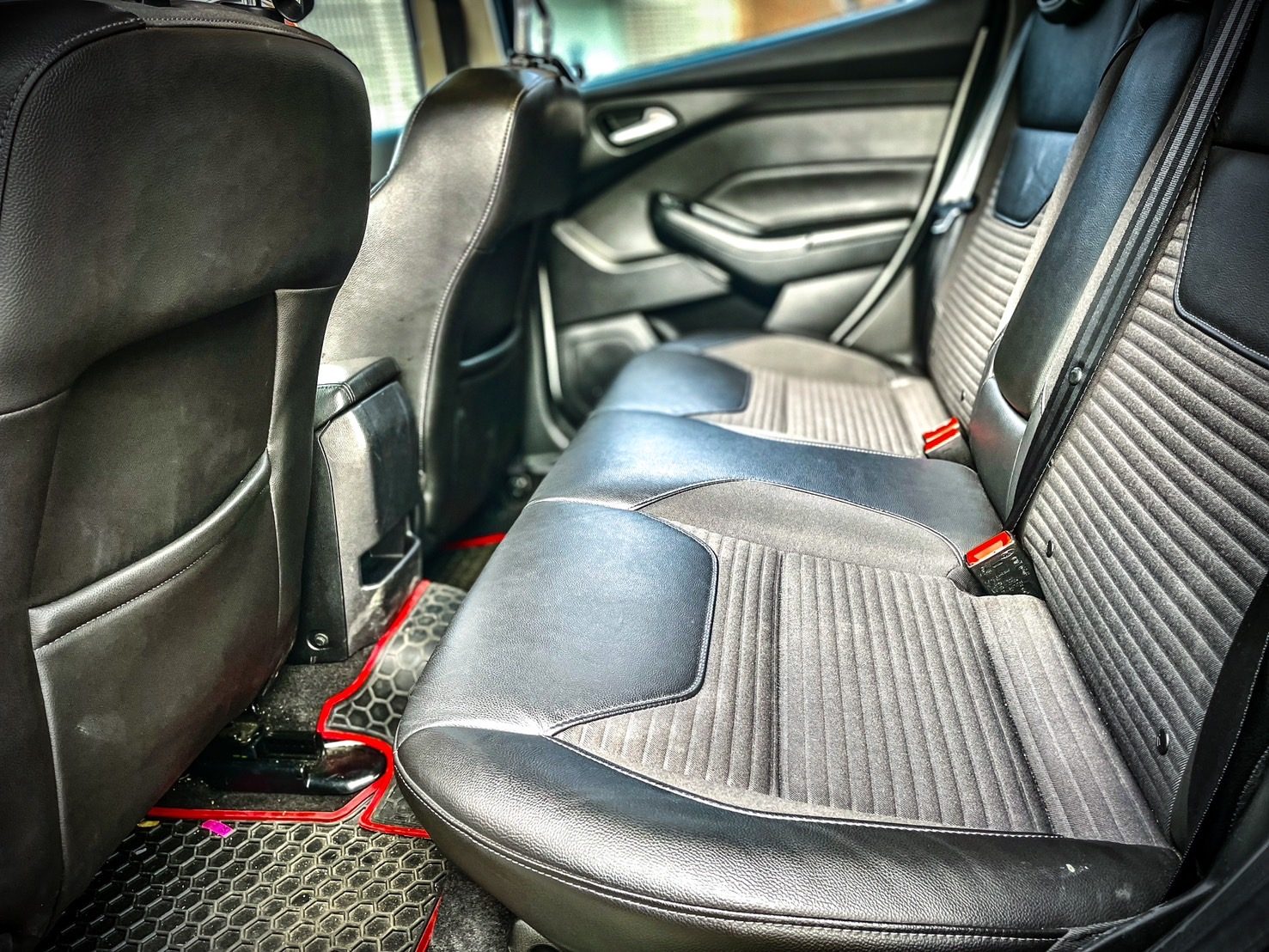 2018 Ford Focus ST Photo 10