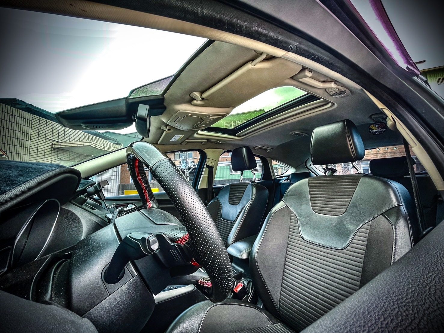 2018 Ford Focus ST Photo 11