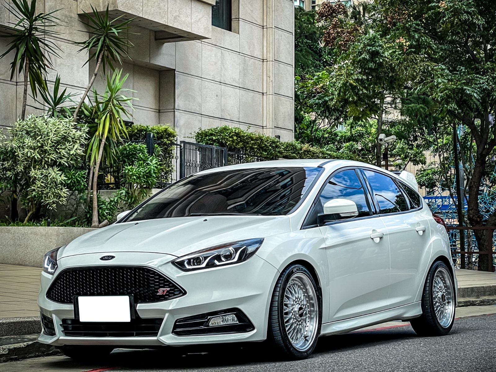 2018 Ford Focus ST Photo 1