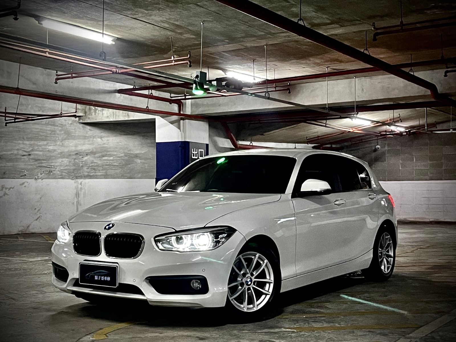 2016 BMW 118i 1 Series Photo 3