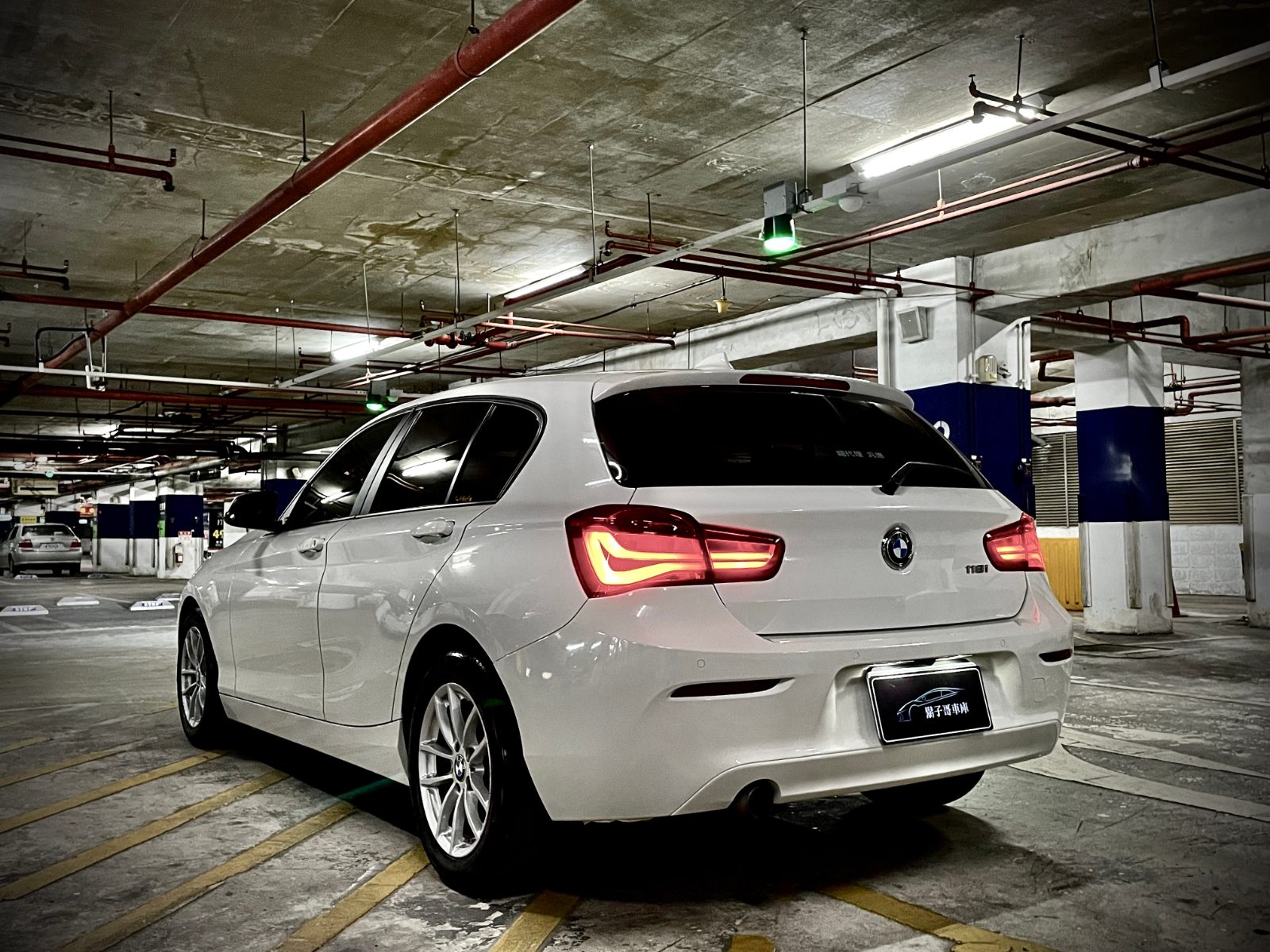 2016 BMW 118i 1 Series Photo 6