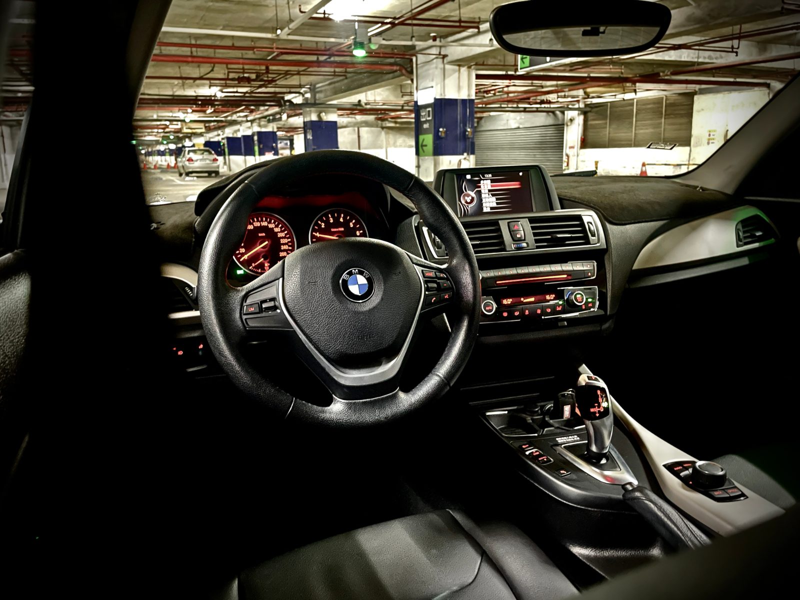 2016 BMW 118i 1 Series Photo 9