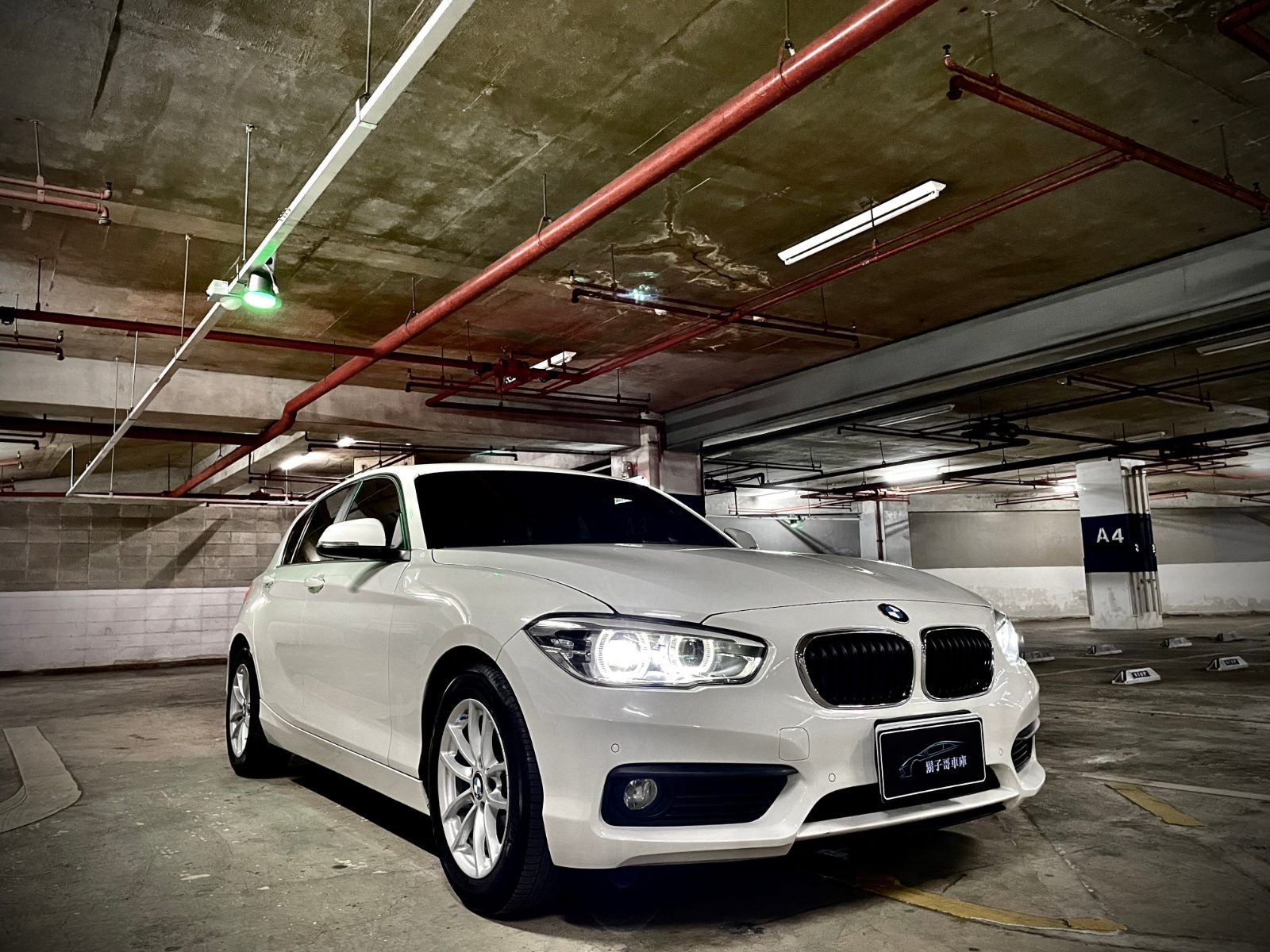 2016 BMW 118i 1 Series Photo 2