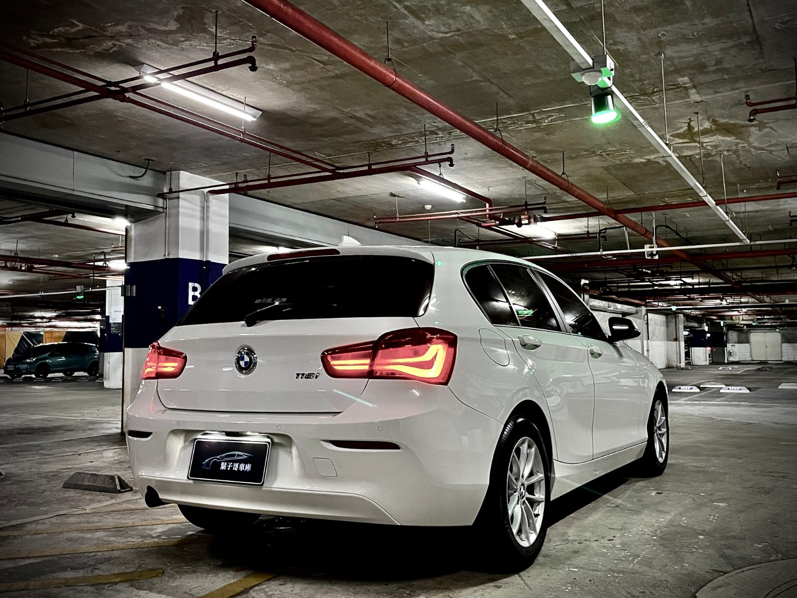 2016 BMW 118i 1 Series Photo 5