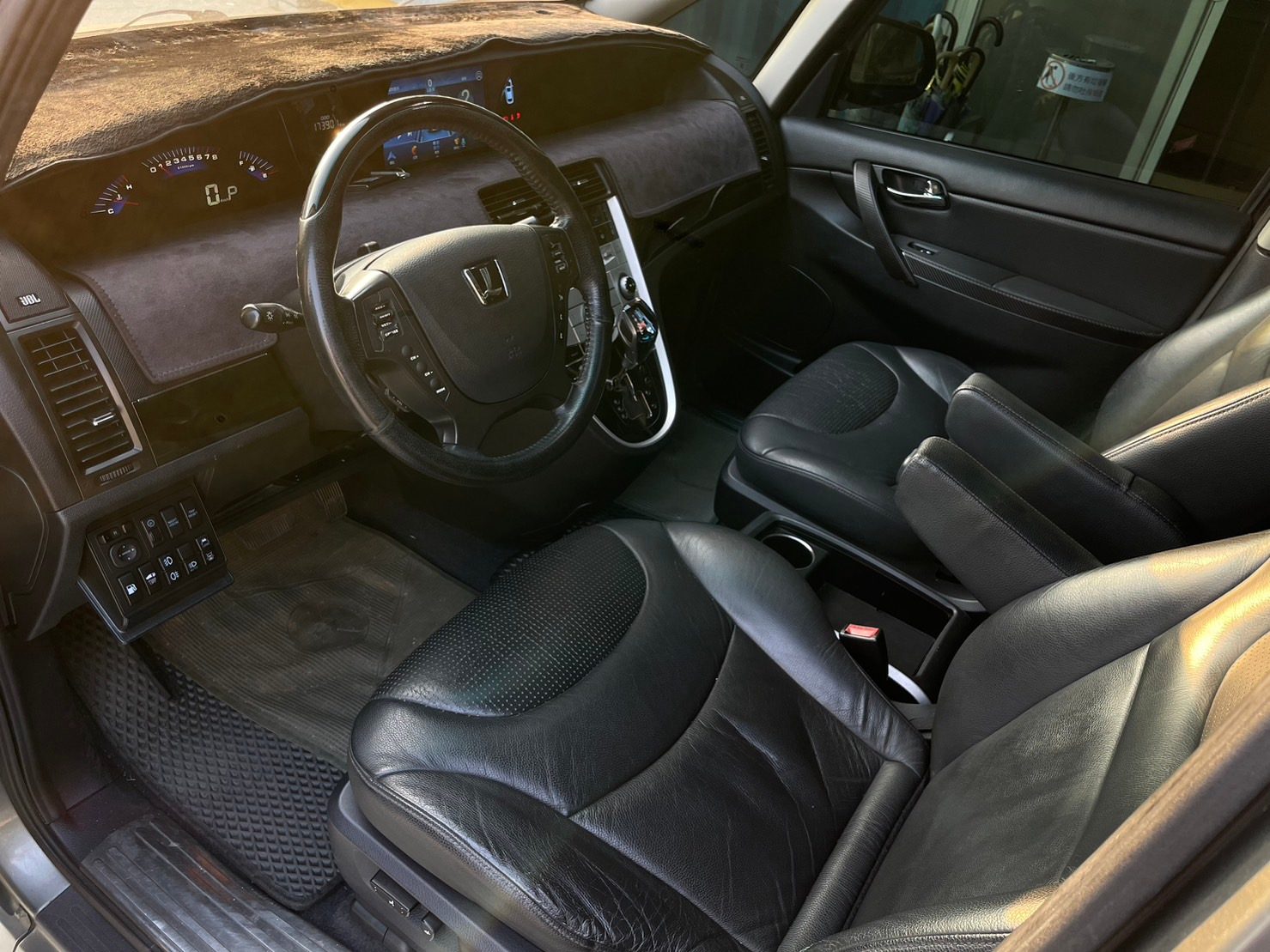 2011 Luxgen M7 2.2 Photo 6