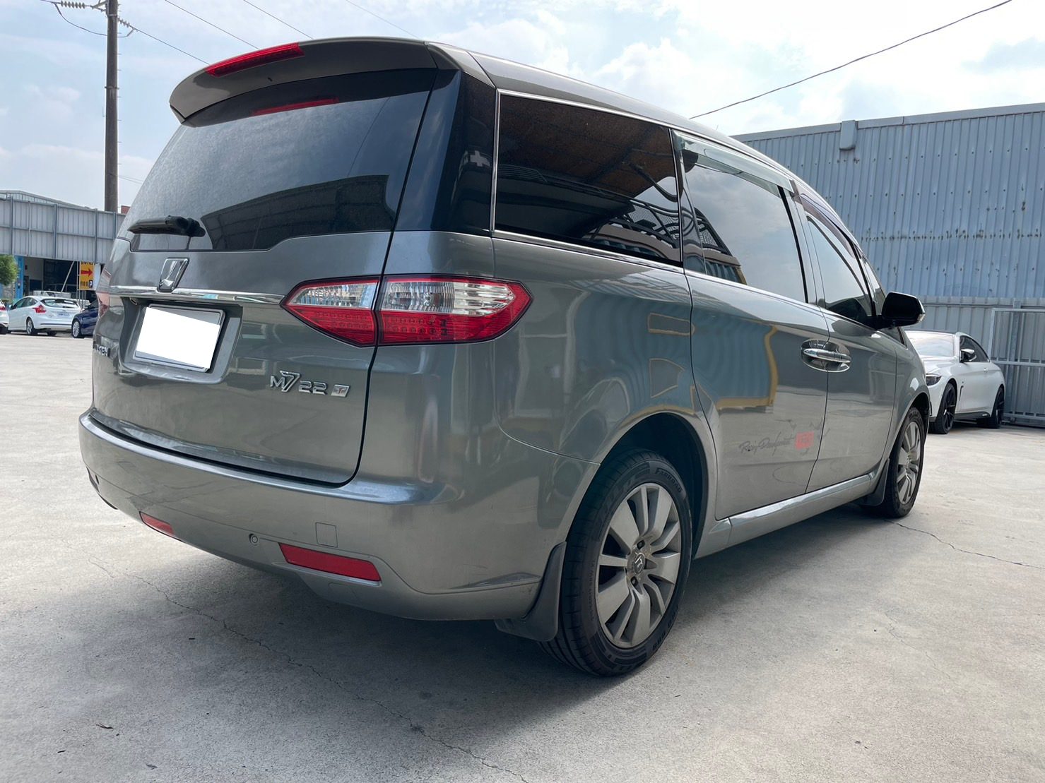 2011 Luxgen M7 2.2 Photo 3