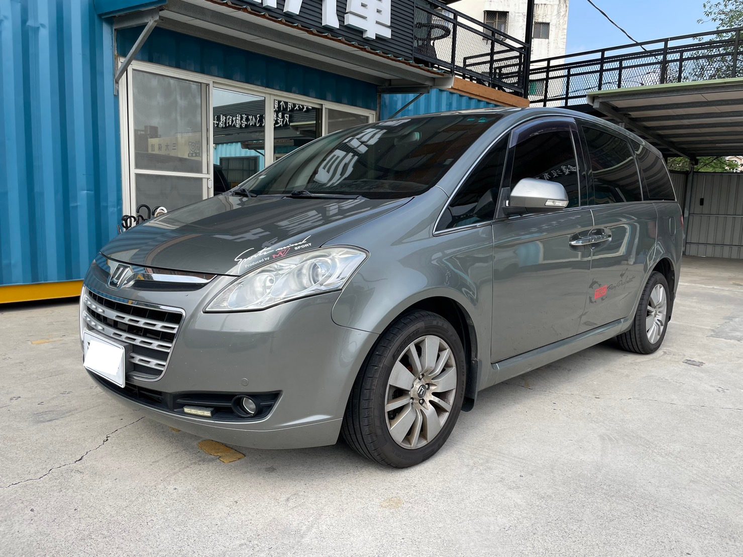 2011 Luxgen M7 2.2 Photo 2