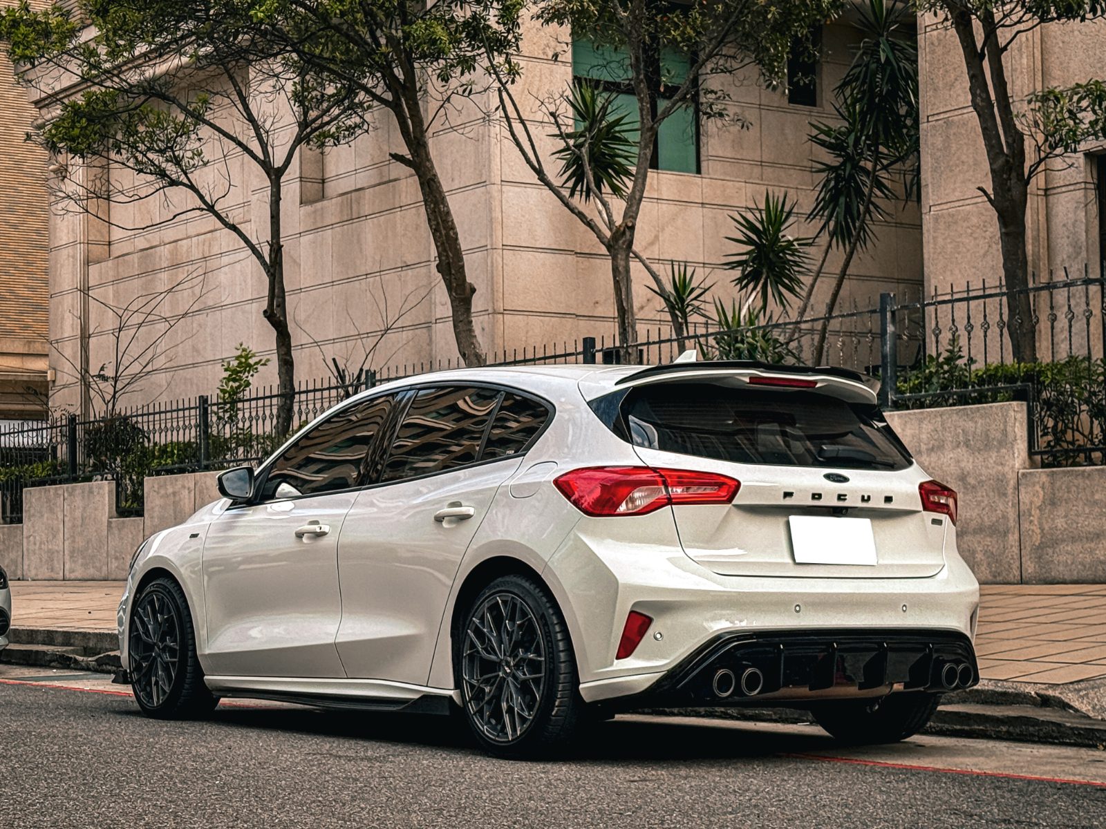 2020 Ford Focus Photo 3