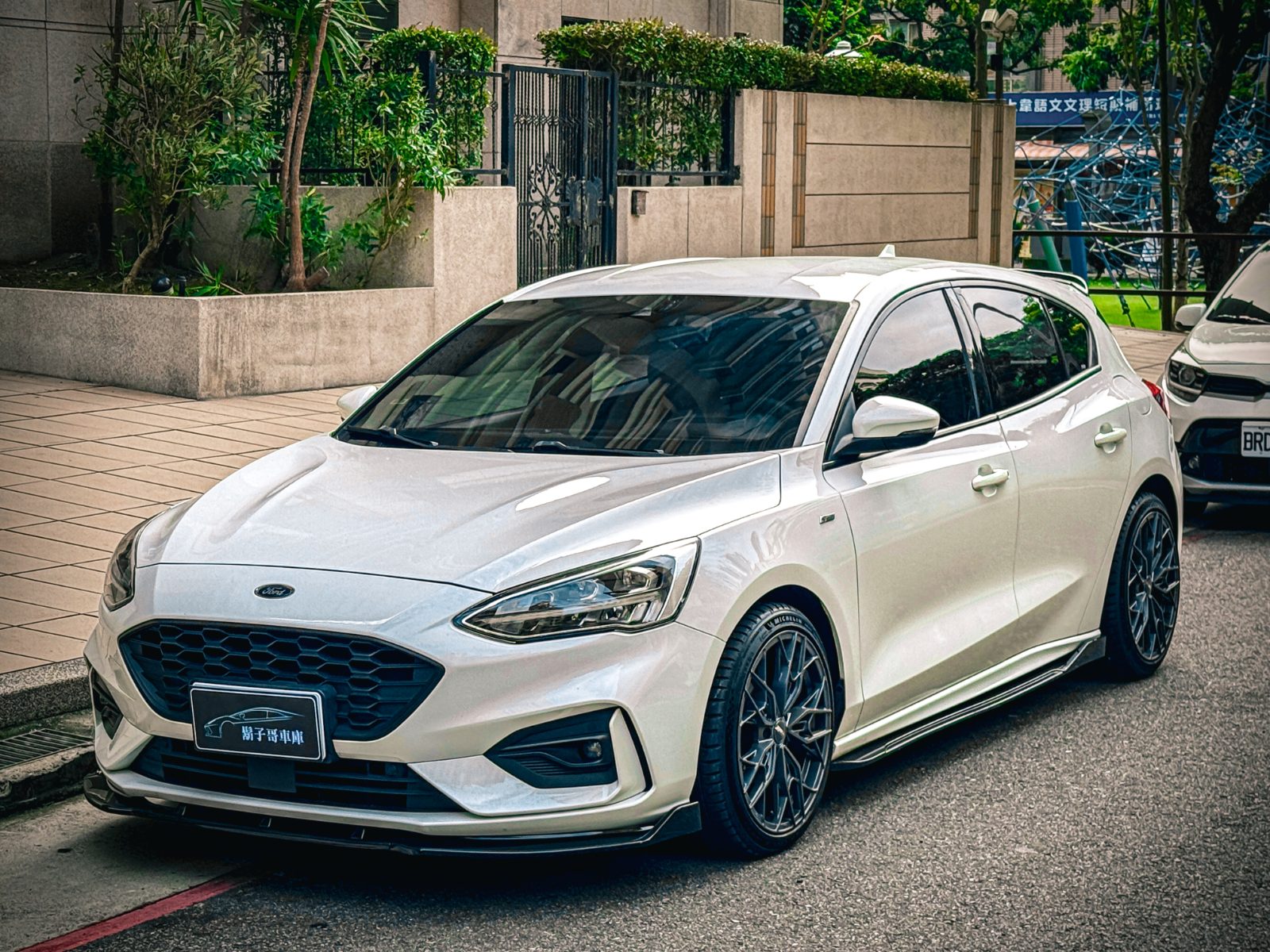 2020 Ford Focus Photo 2