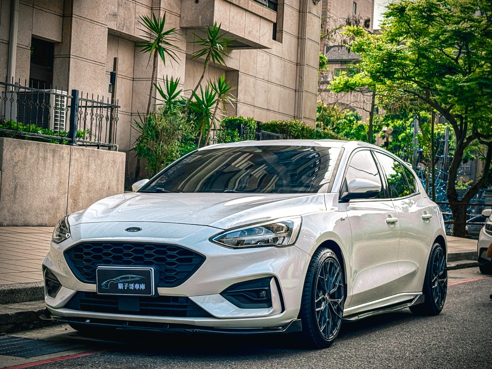 2020 Ford Focus Photo 1