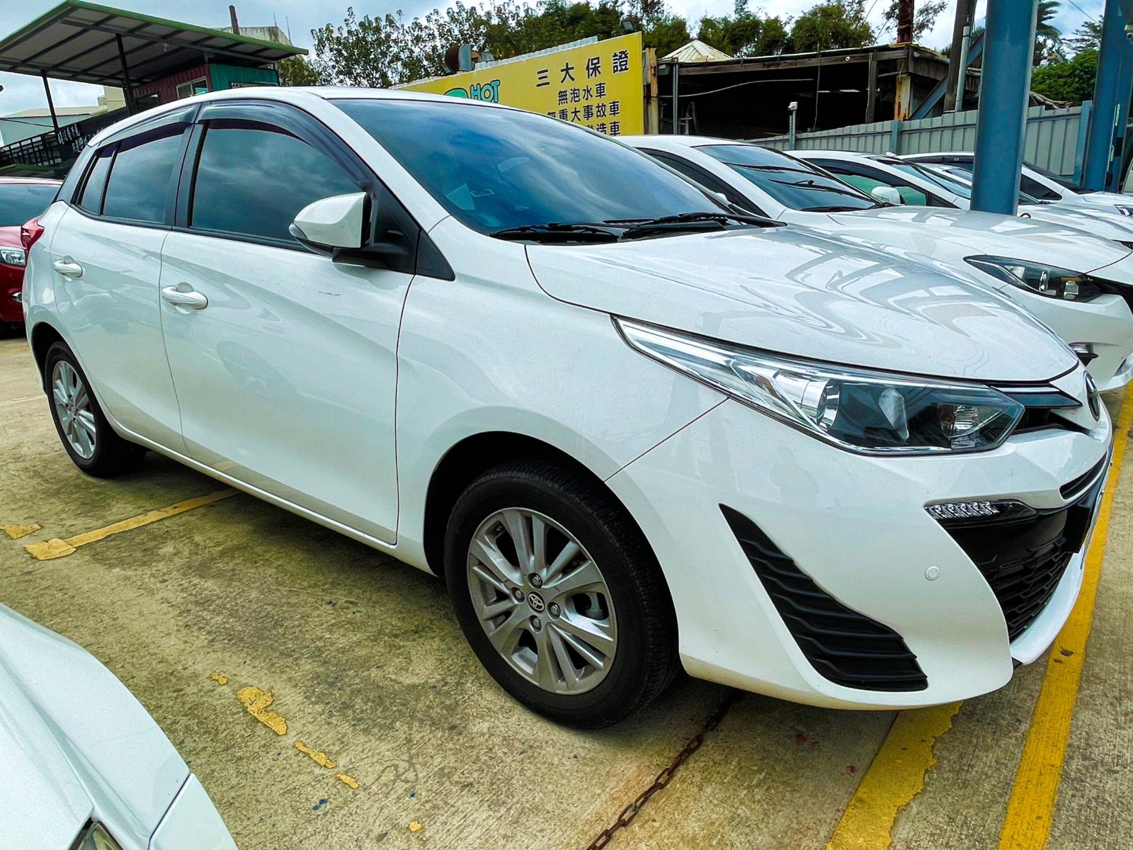 2020 Toyota yaris 1.5 4.2 Photo 5