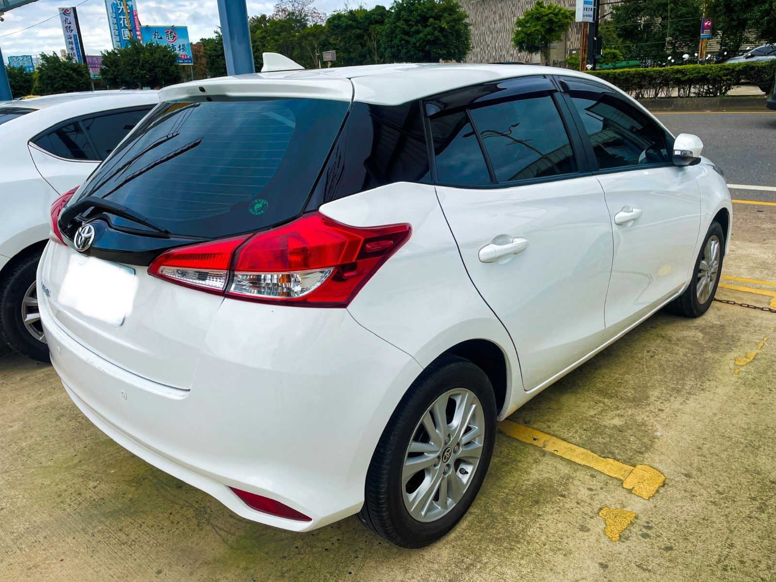 2020 Toyota yaris 1.5 4.2 Photo 4