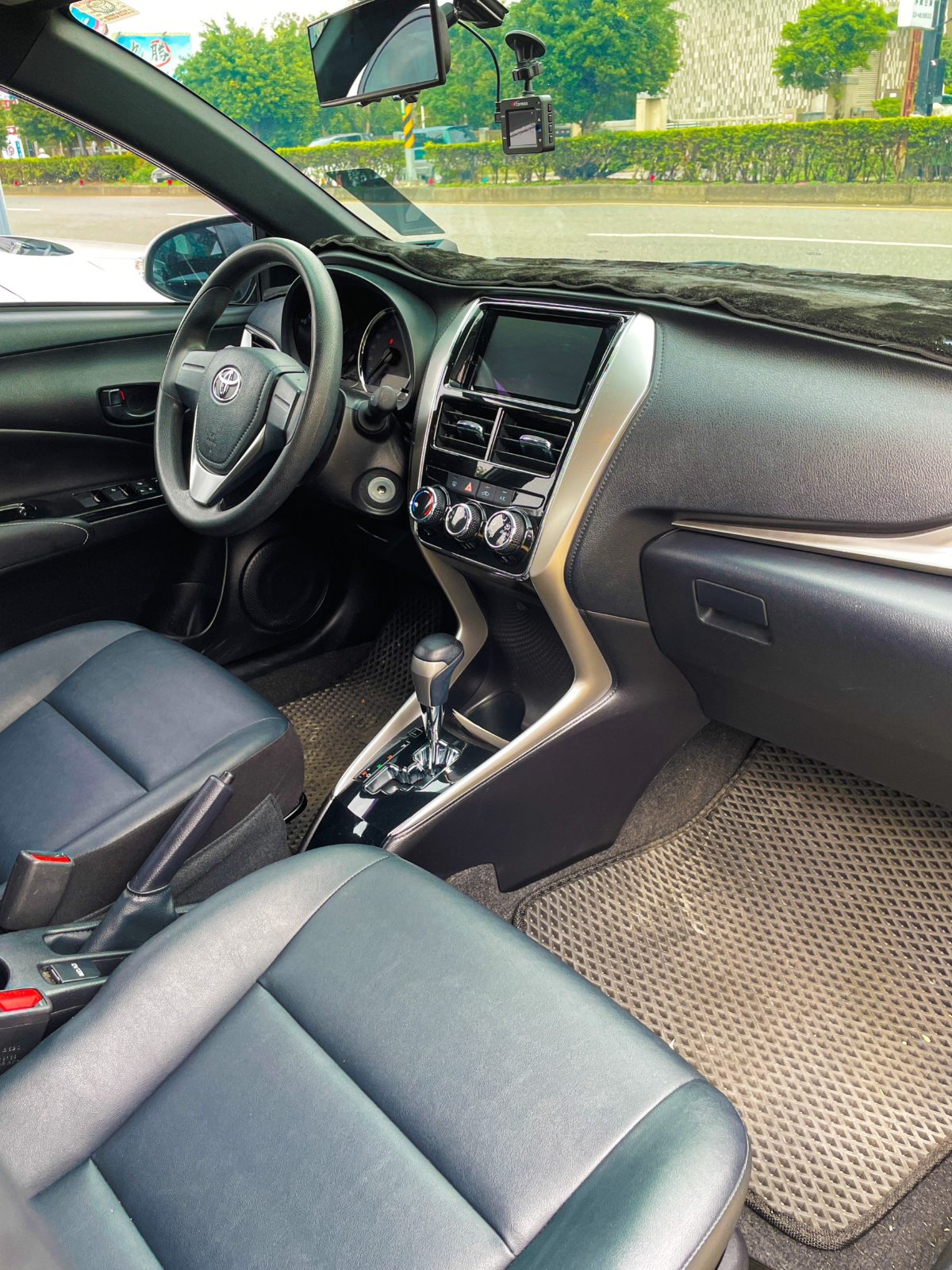2020 Toyota yaris 1.5 4.2 Photo 10