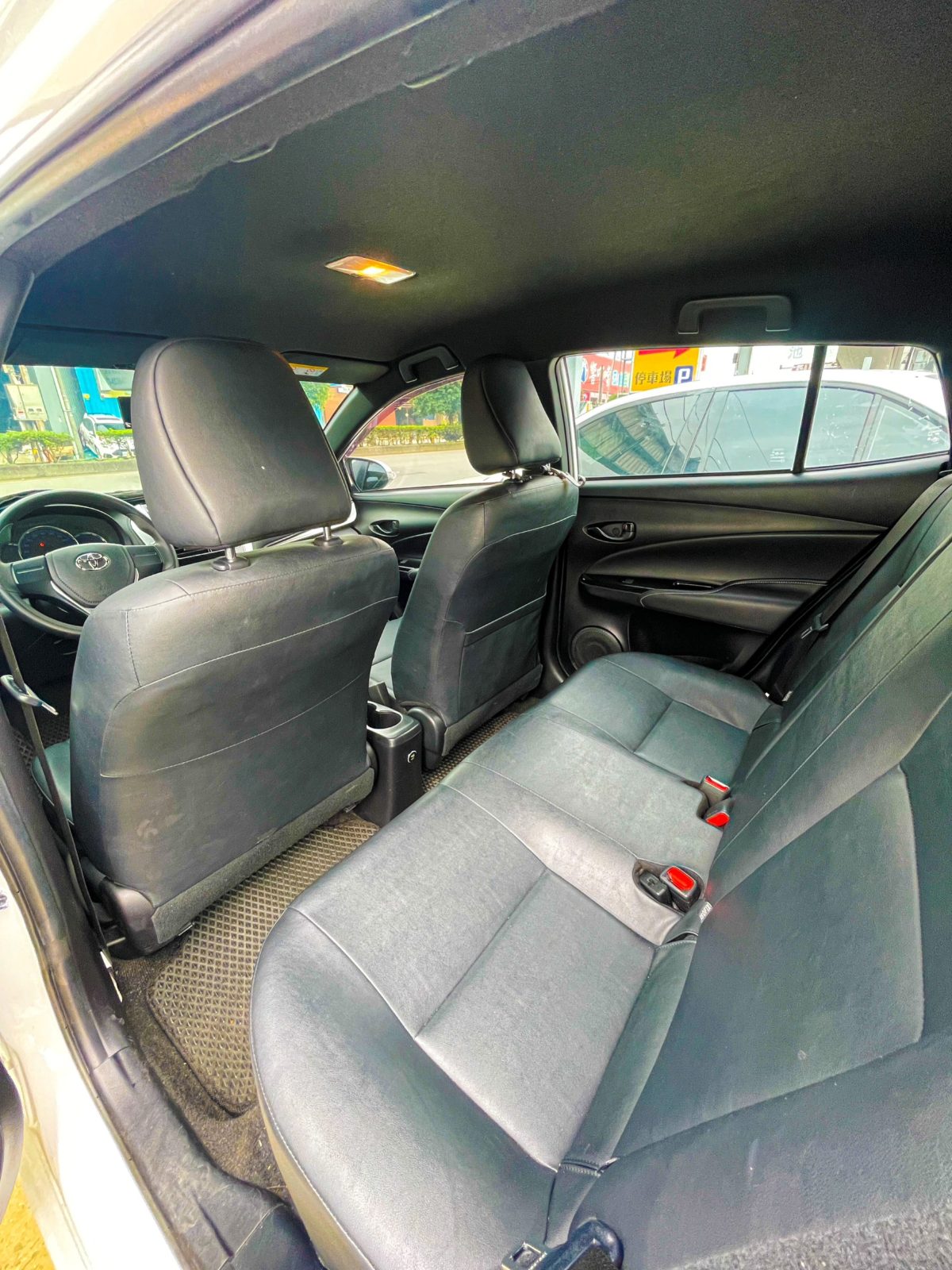 2020 Toyota yaris 1.5 4.2 Photo 8