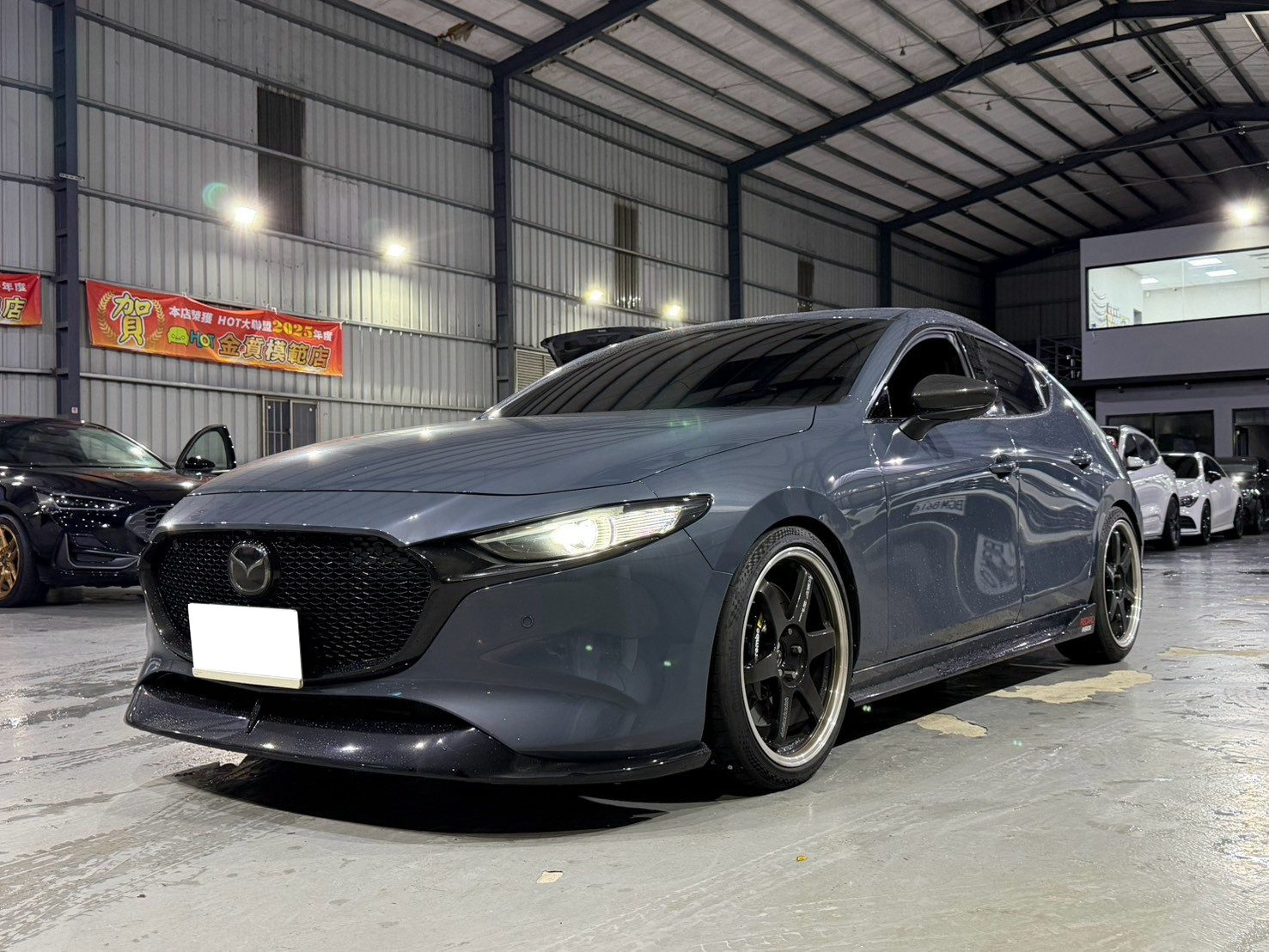 2021 Mazda 3 Photo 2