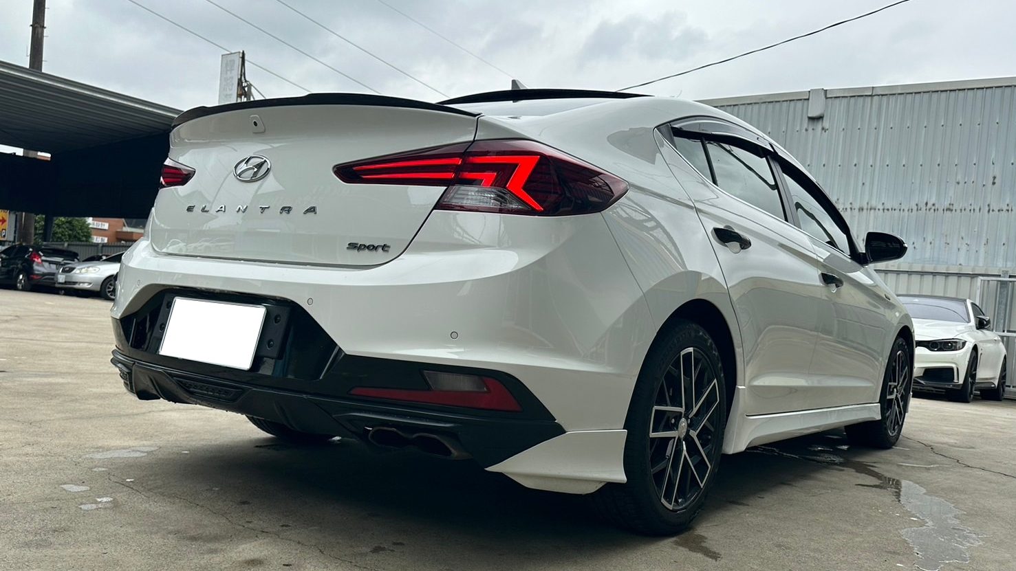 2020 Hyundai Elantra Sport Photo 4