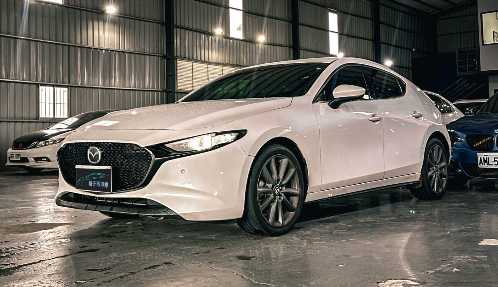 2023 Mazda 3 BOSE Photo 2