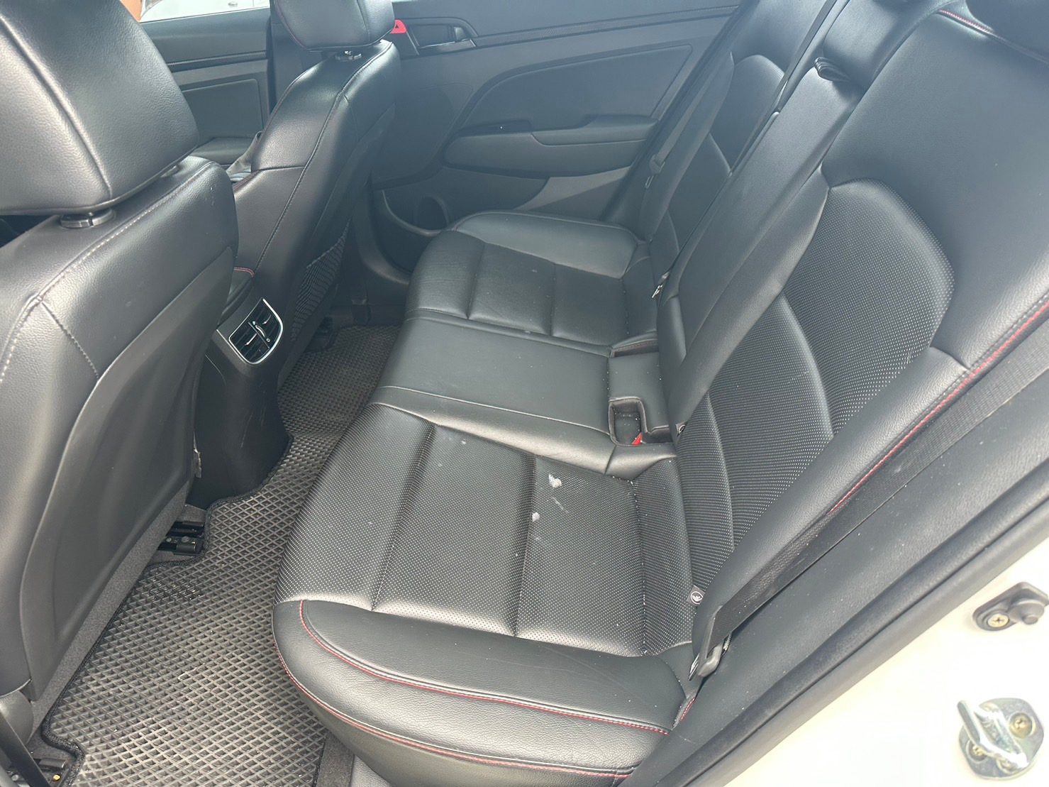 2019 Hyundai Elantra Sport Photo 4
